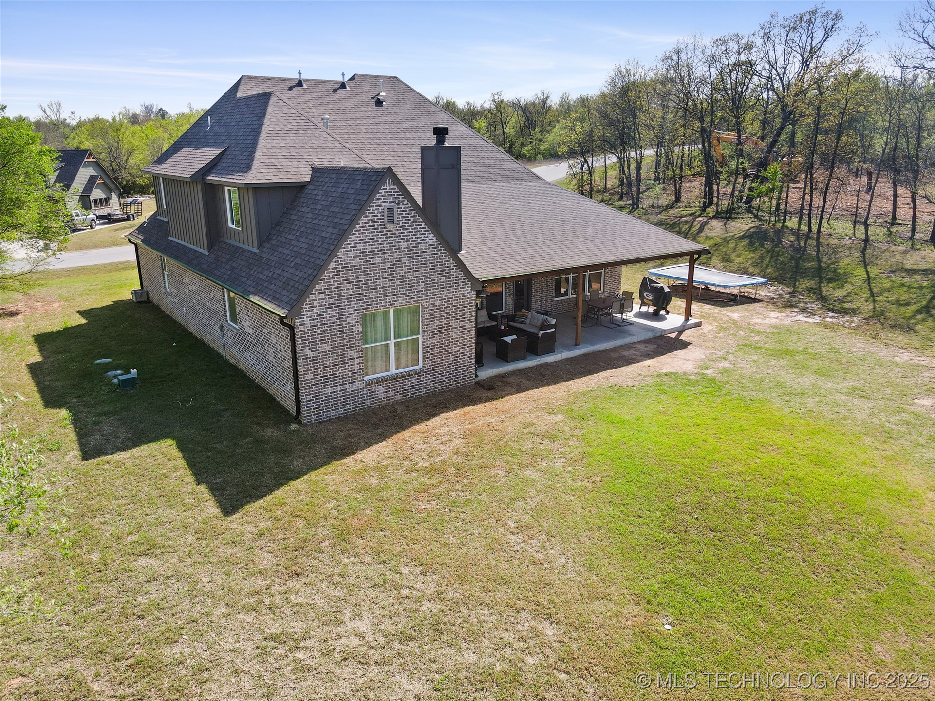 2718 Hickory Ridge Drive Property Photo 4