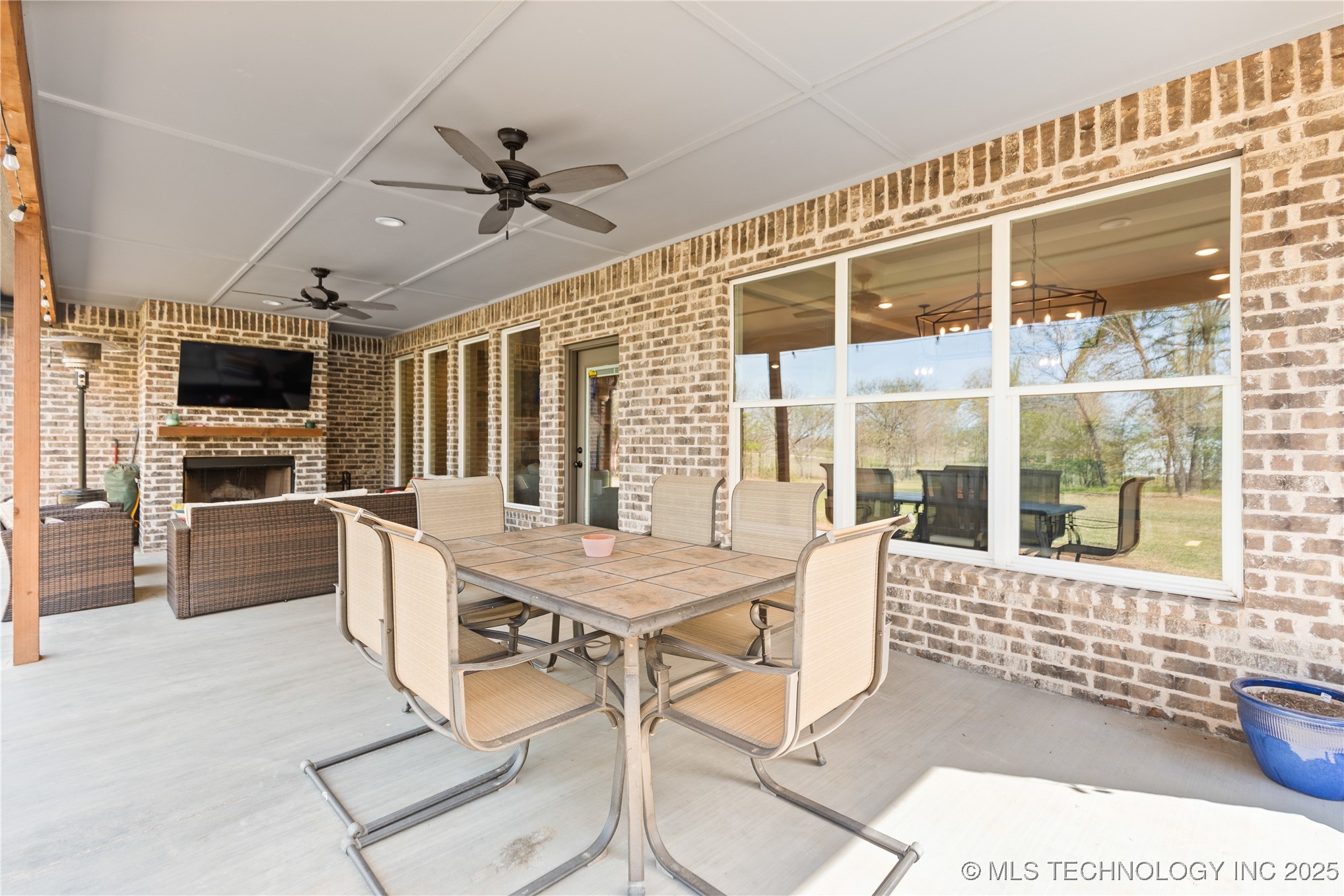2718 Hickory Ridge Drive Property Photo 5