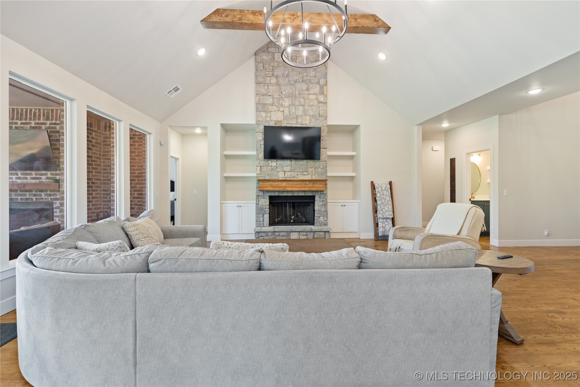 2718 Hickory Ridge Drive Property Photo 8
