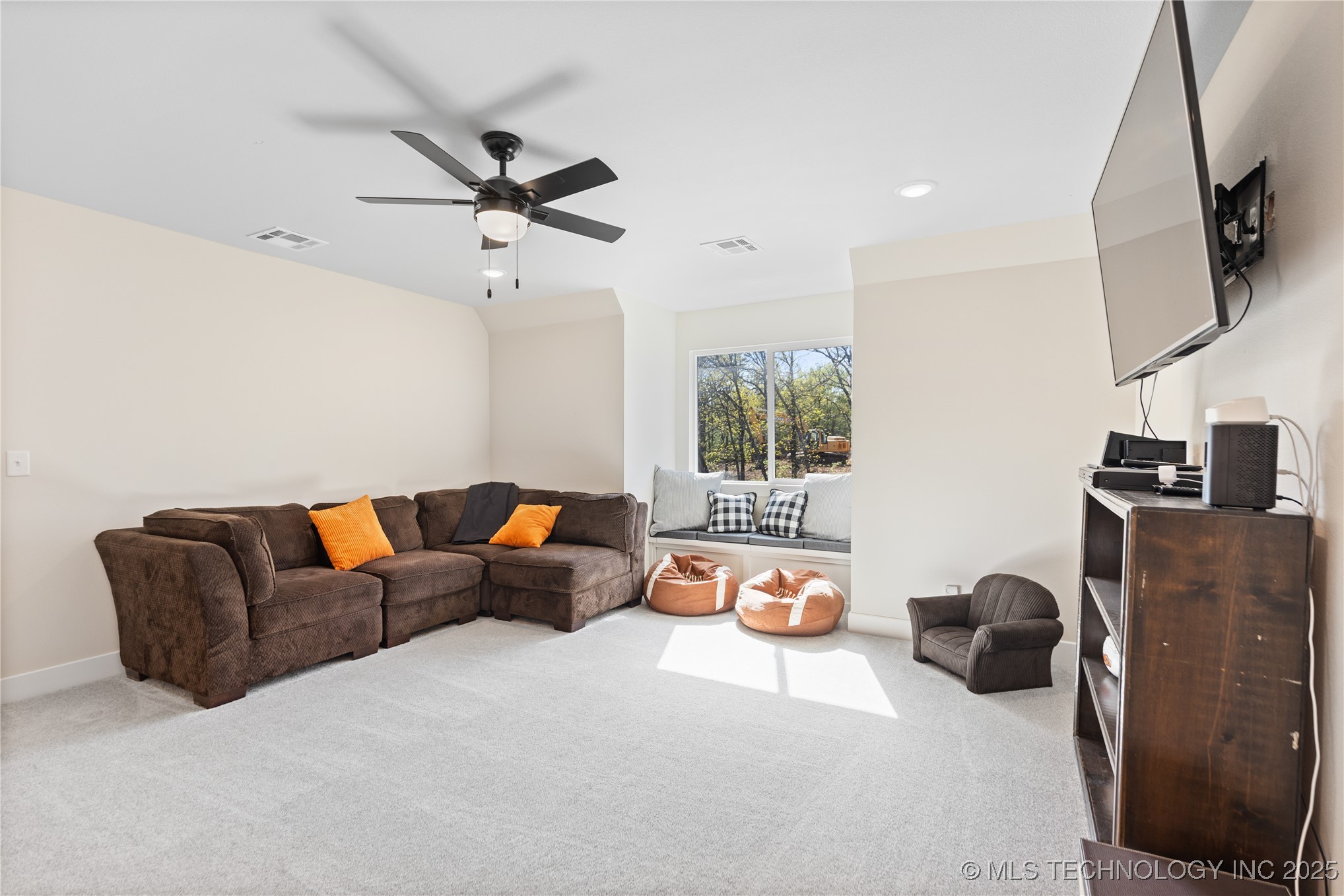 2718 Hickory Ridge Drive Property Photo 18