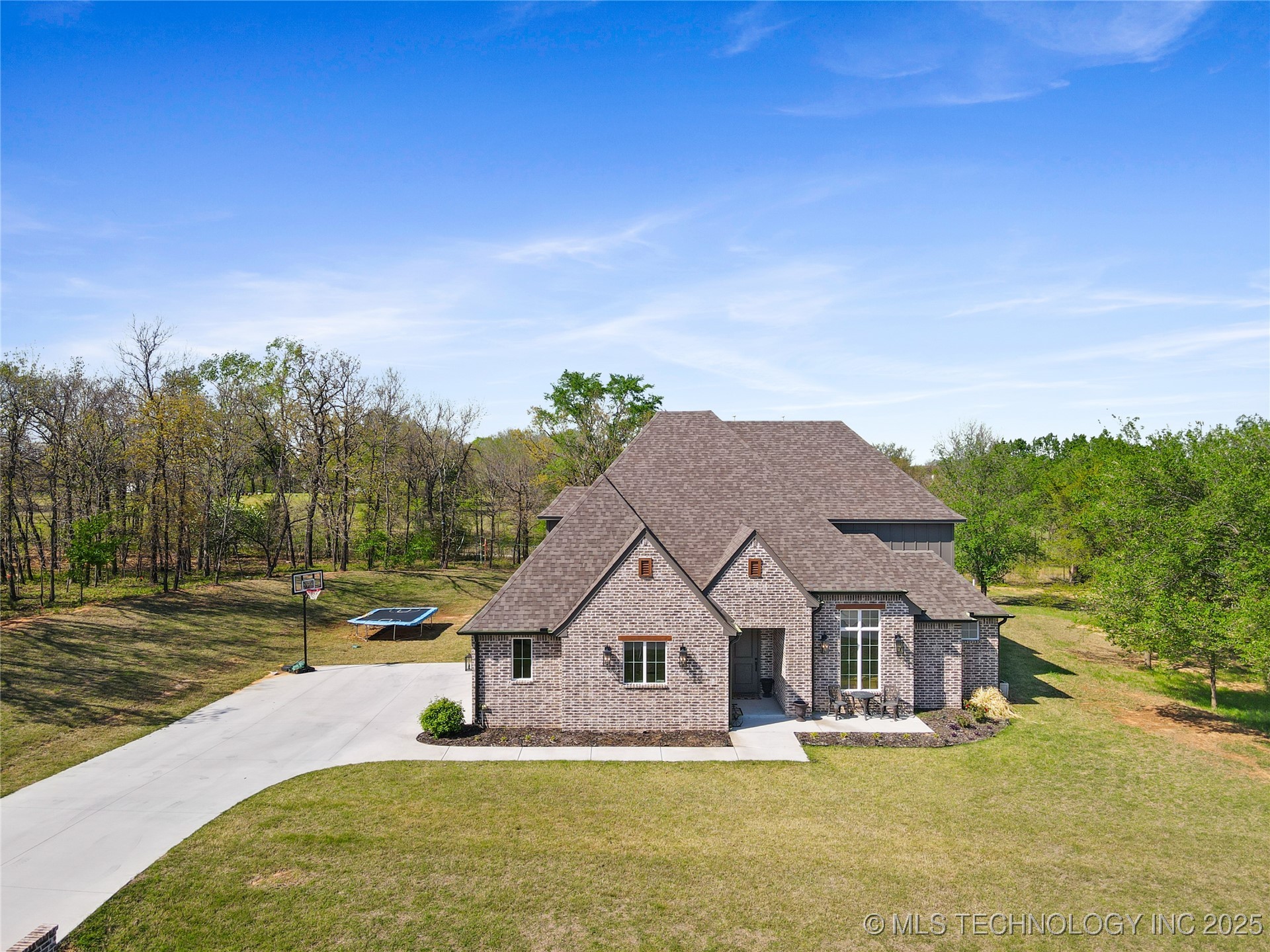 2718 Hickory Ridge Drive Property Photo 32