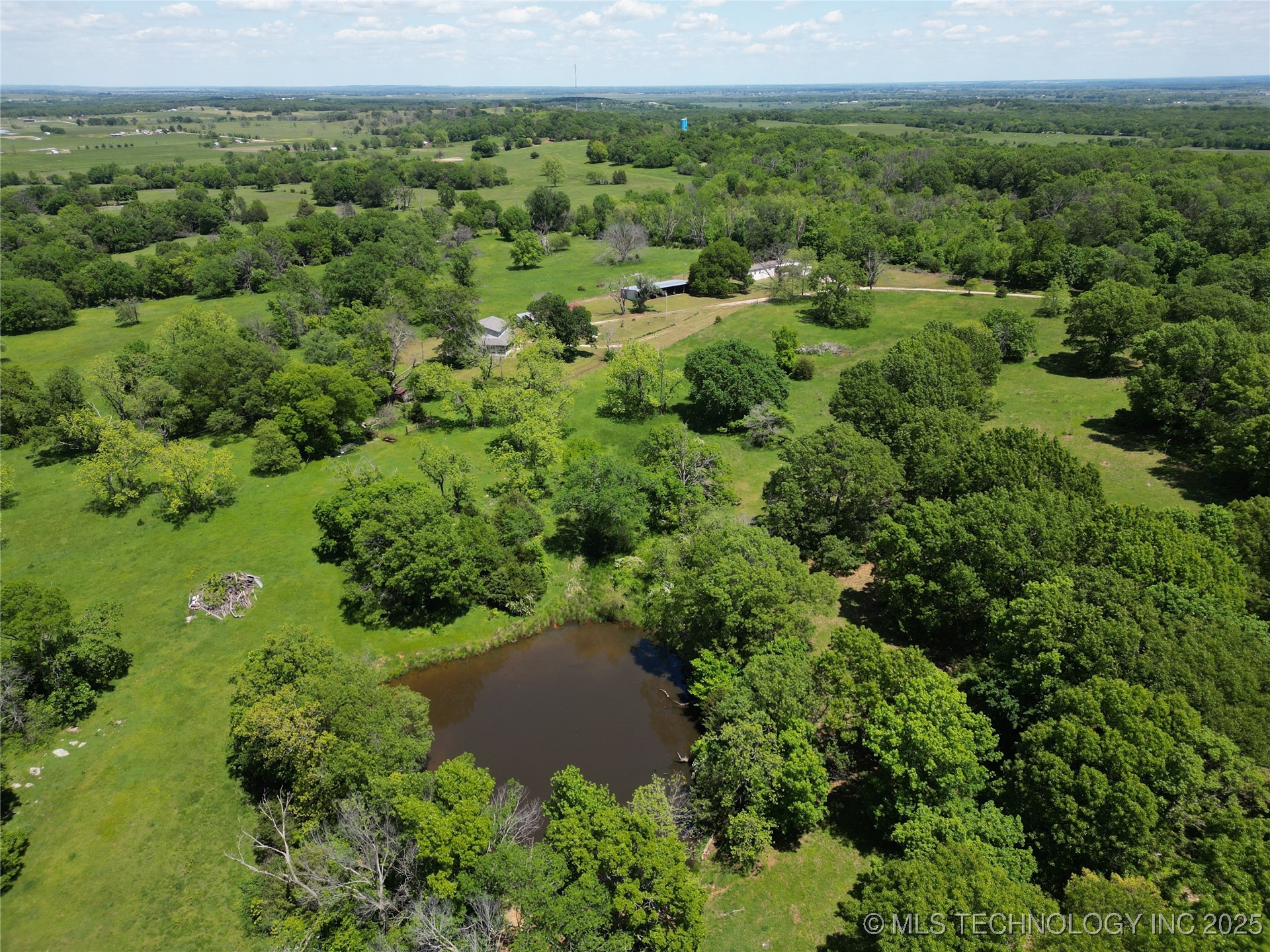 432756 E 320 Road Property Photo 4
