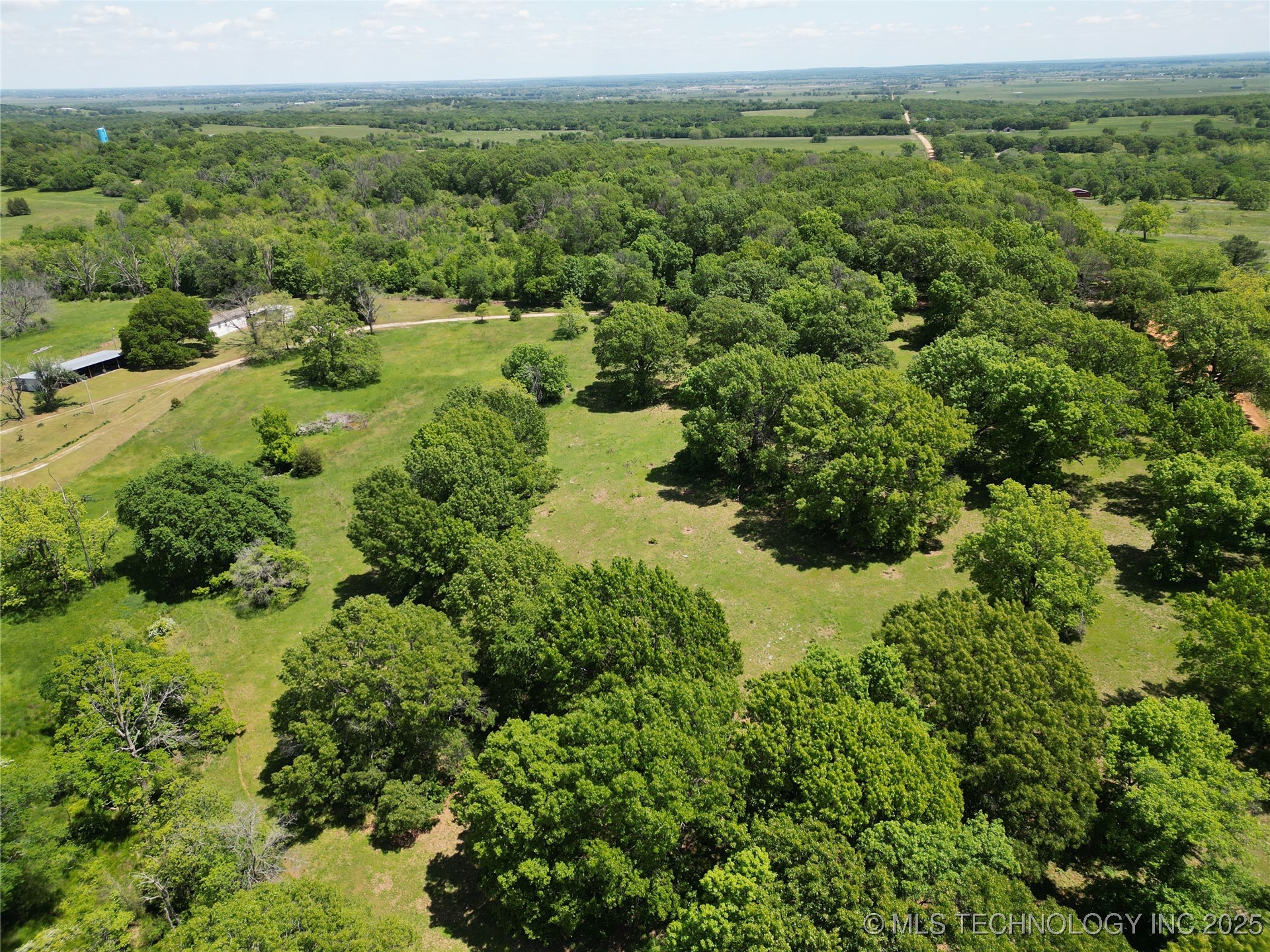 432756 E 320 Road Property Photo 5