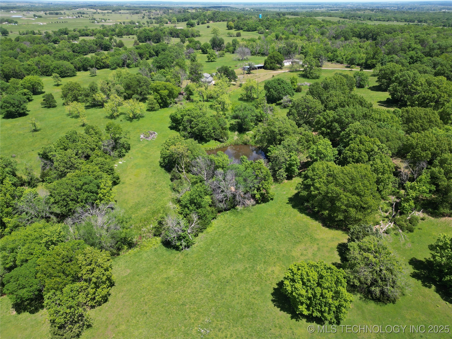 432756 E 320 Road Property Photo 6