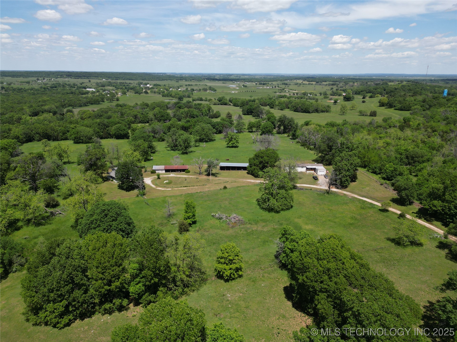 432756 E 320 Road Property Photo 7