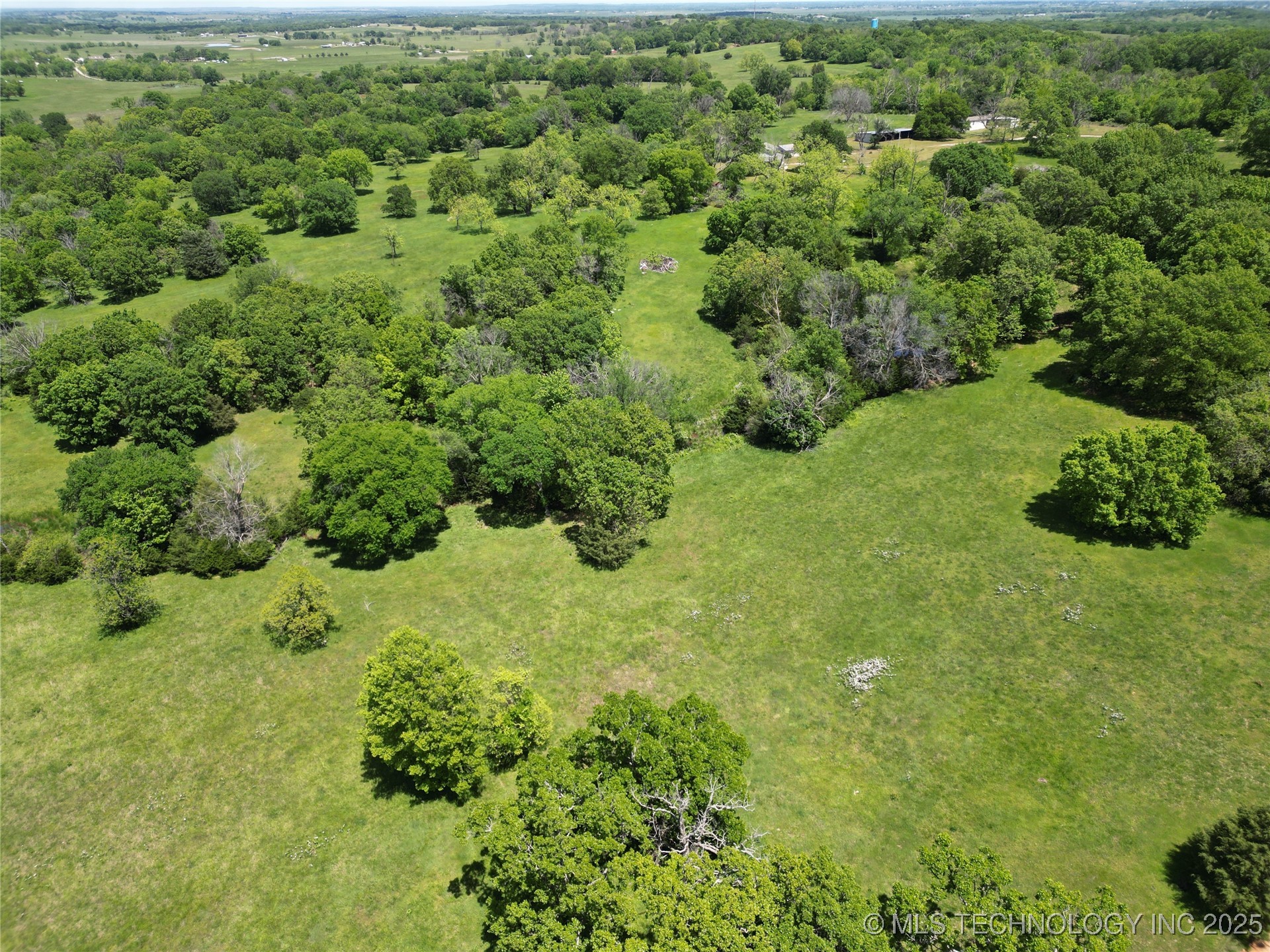 432756 E 320 Road Property Photo 8