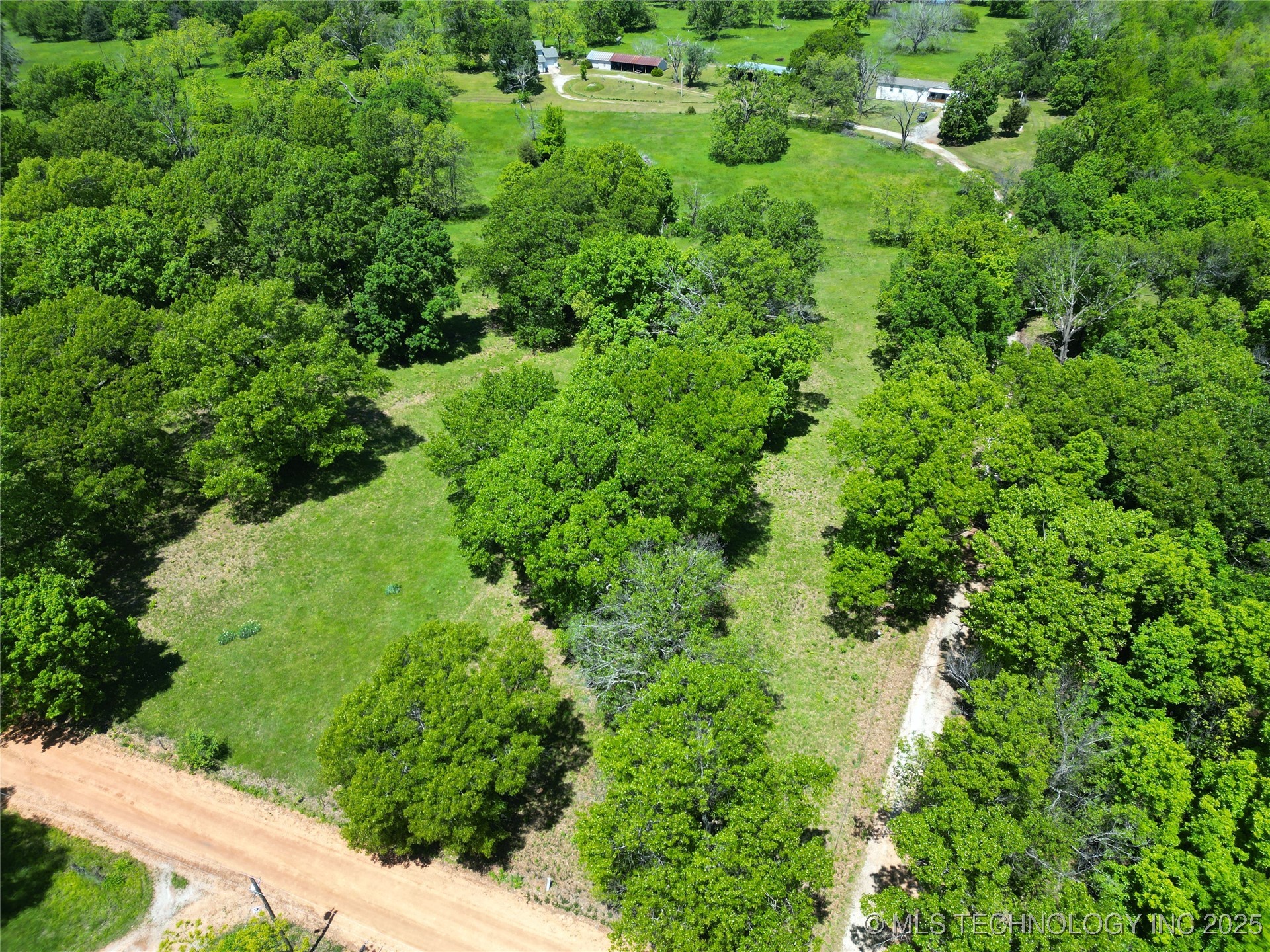 432756 E 320 Road Property Photo 9