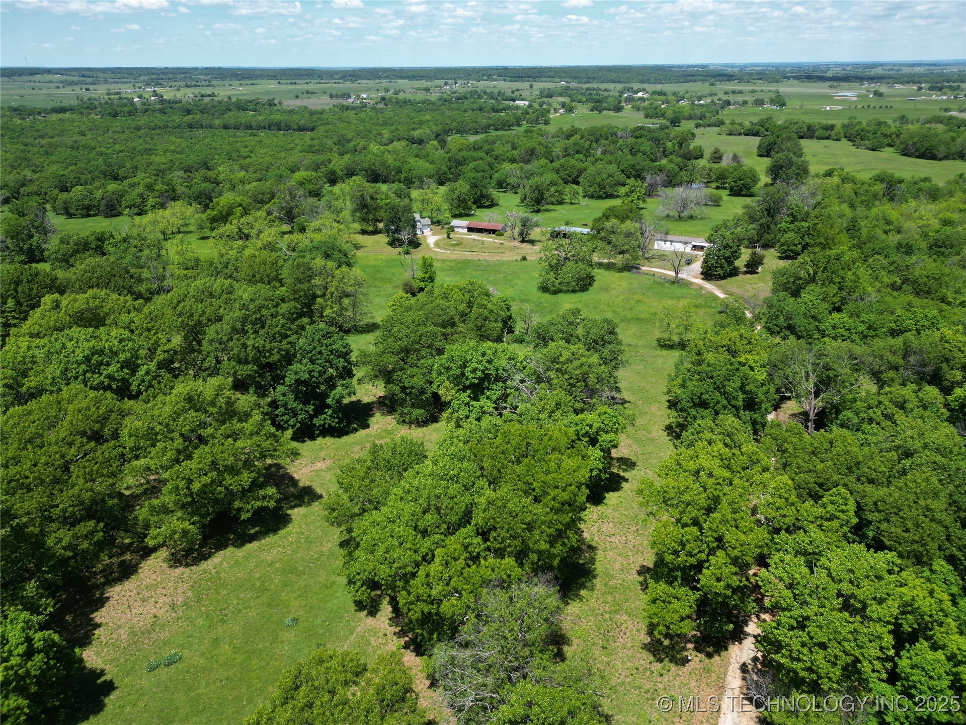 432756 E 320 Road Property Photo 10