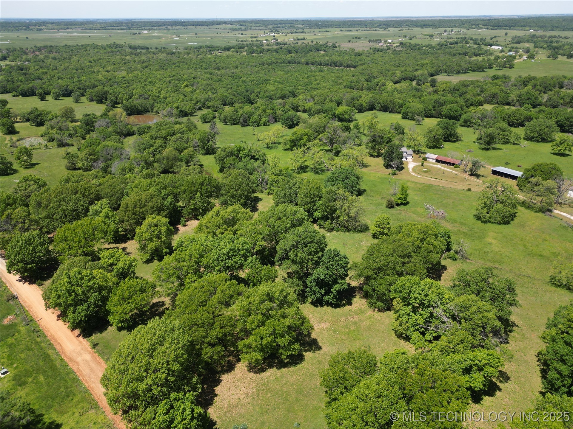 432756 E 320 Road Property Photo 11