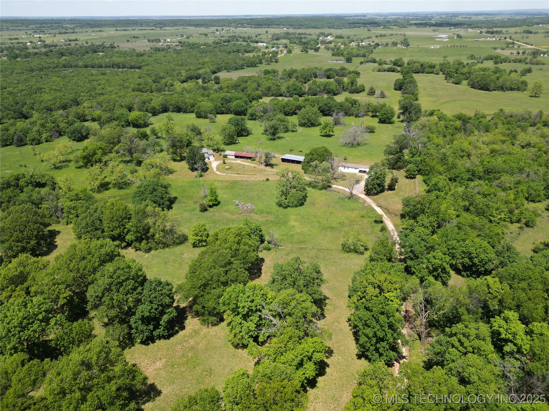 432756 E 320 Road Property Photo 12