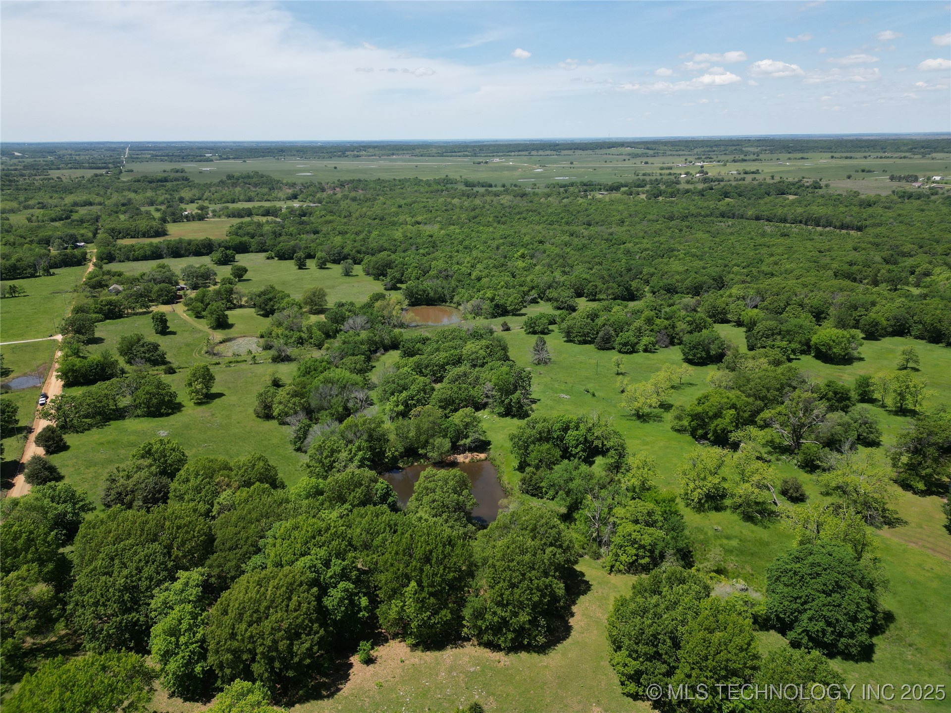 432756 E 320 Road Property Photo 13