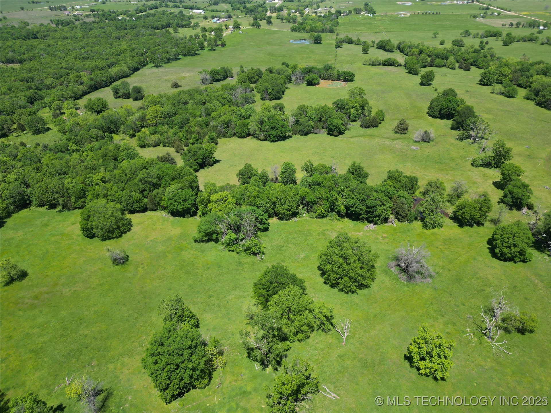 432756 E 320 Road Property Photo 16