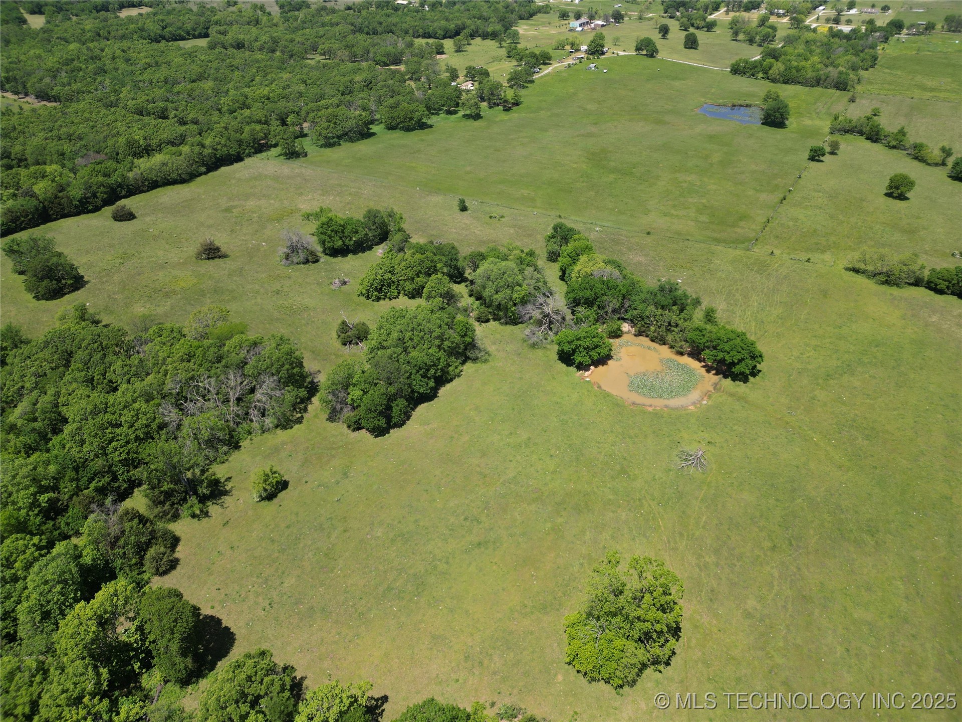 432756 E 320 Road Property Photo 18