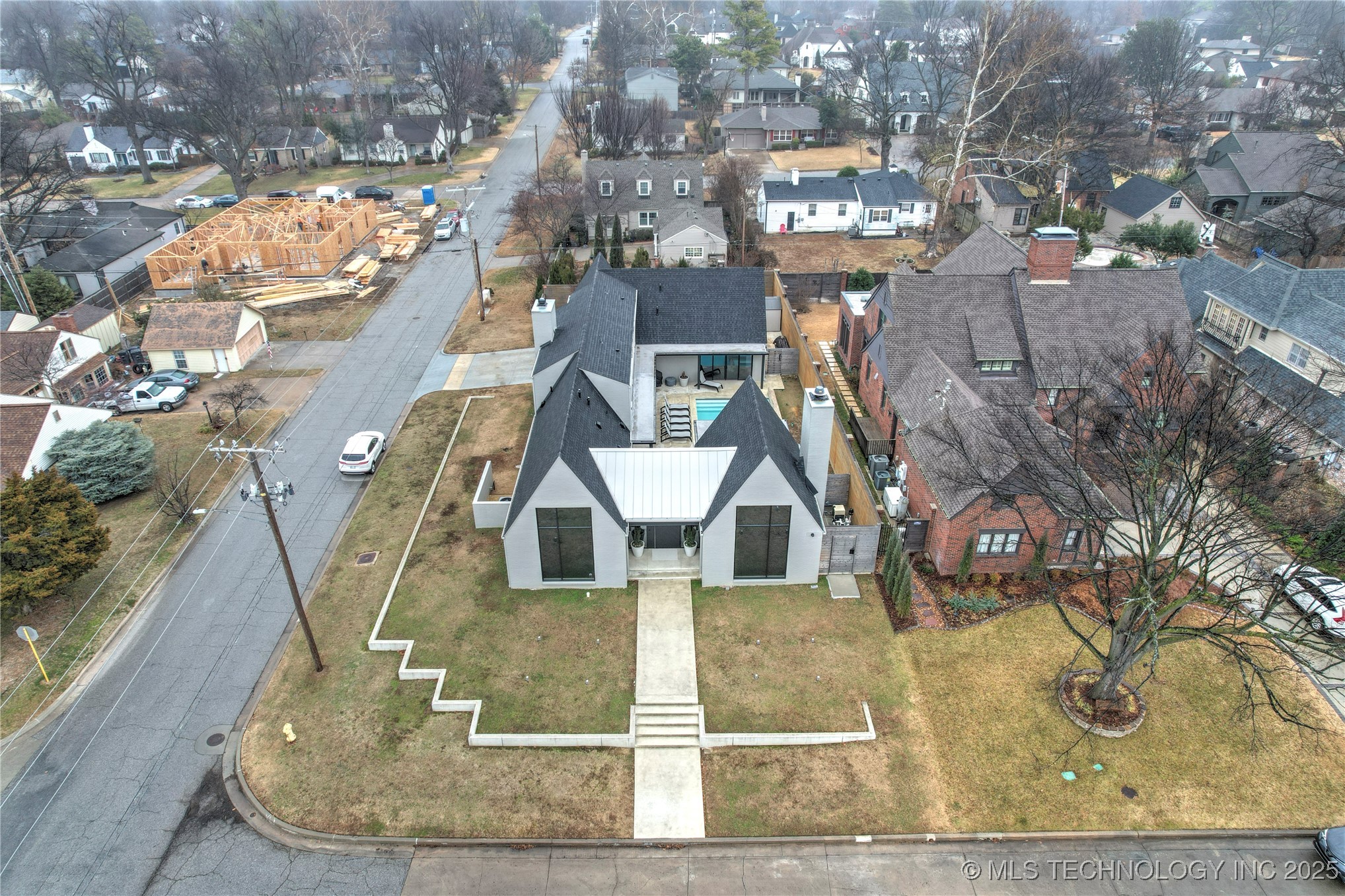 2501 S Columbia Avenue Property Photo 47
