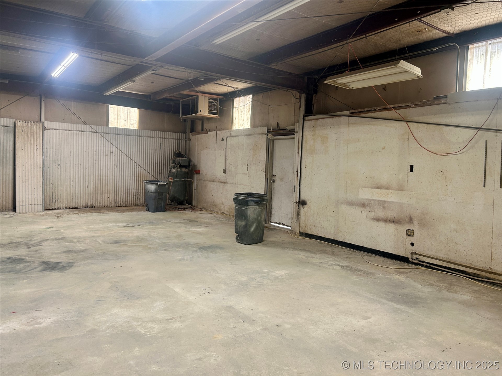 201 S Mcquarrie Avenue Property Photo 6