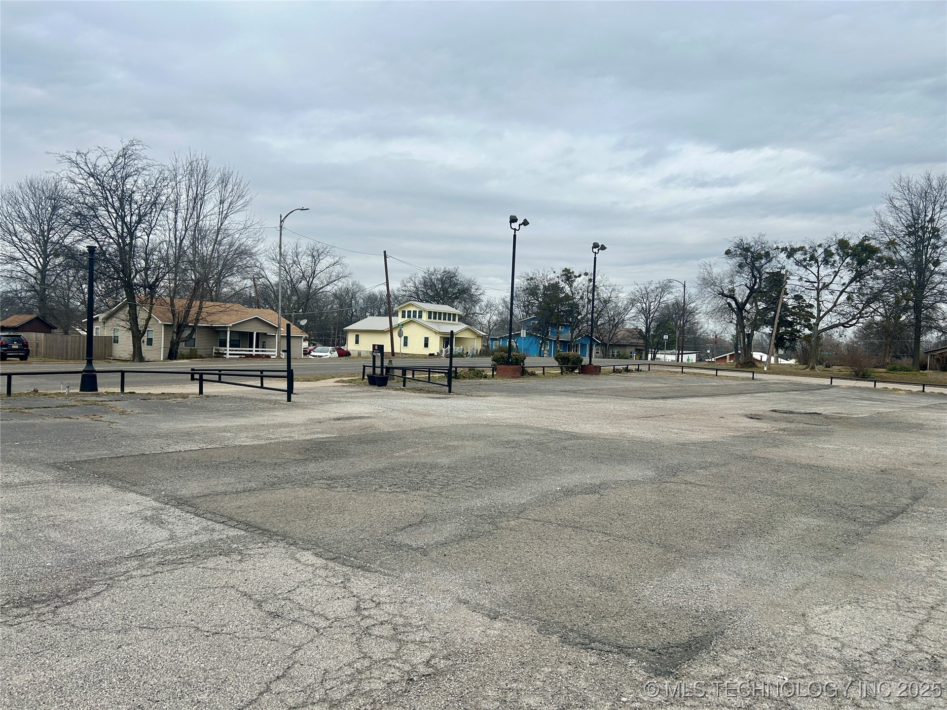 201 S Mcquarrie Avenue Property Photo 11