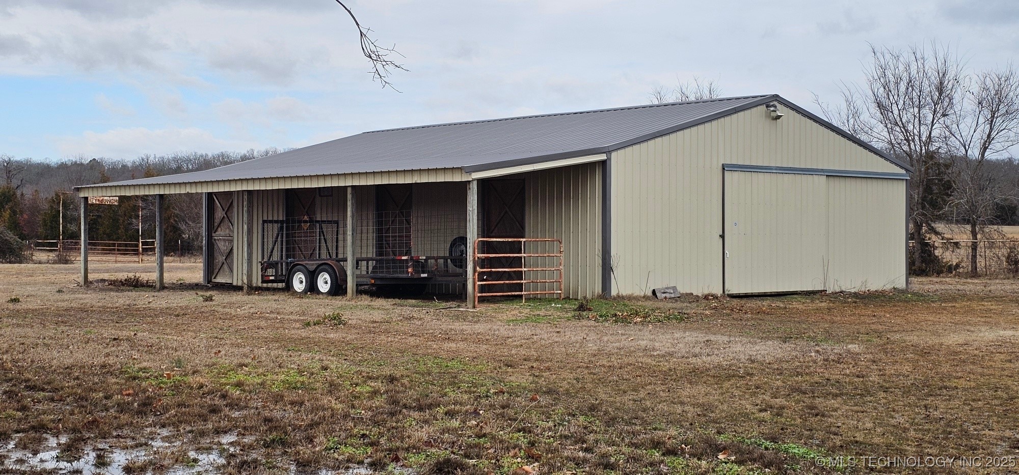 470025 Highway 101 E Property Photo 1