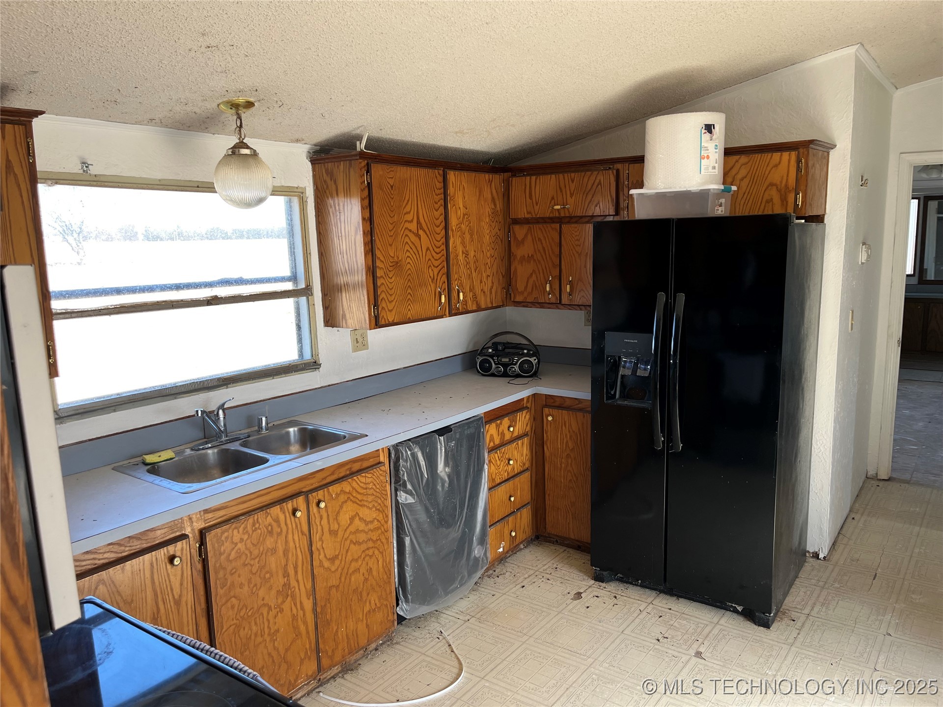 21501 Fox Drive Property Photo 8