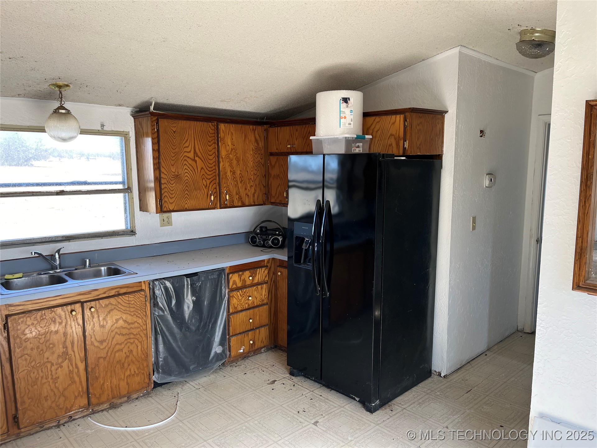 21501 Fox Drive Property Photo 9