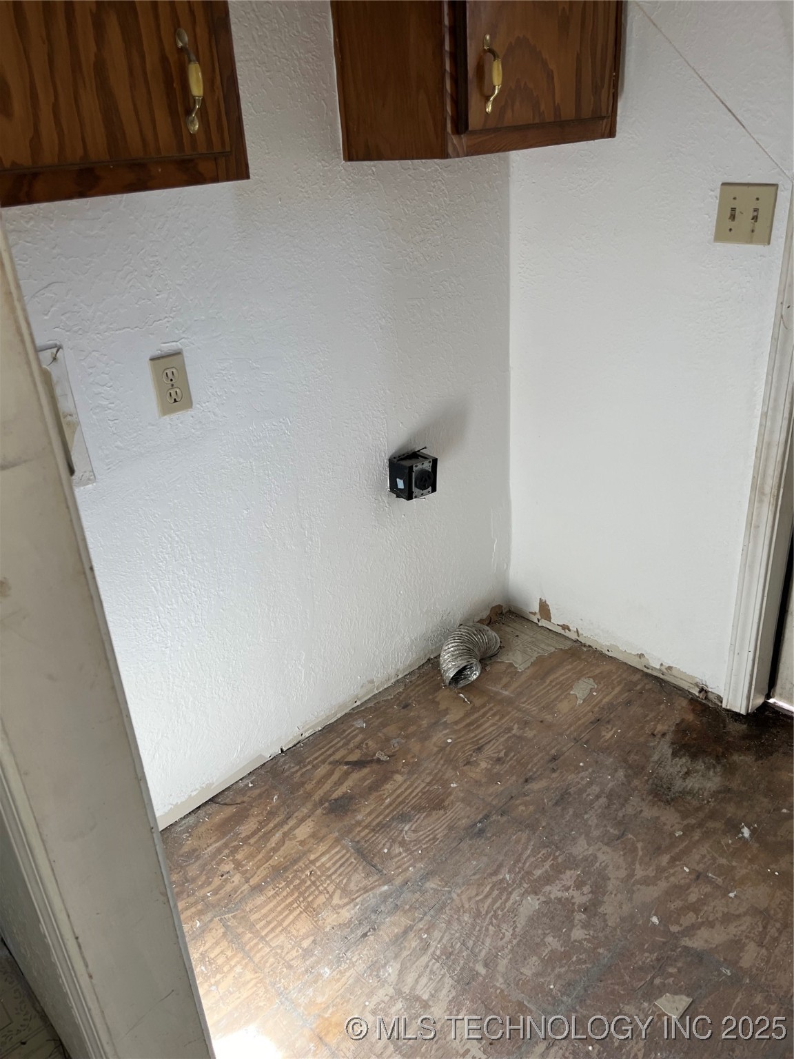 21501 Fox Drive Property Photo 11