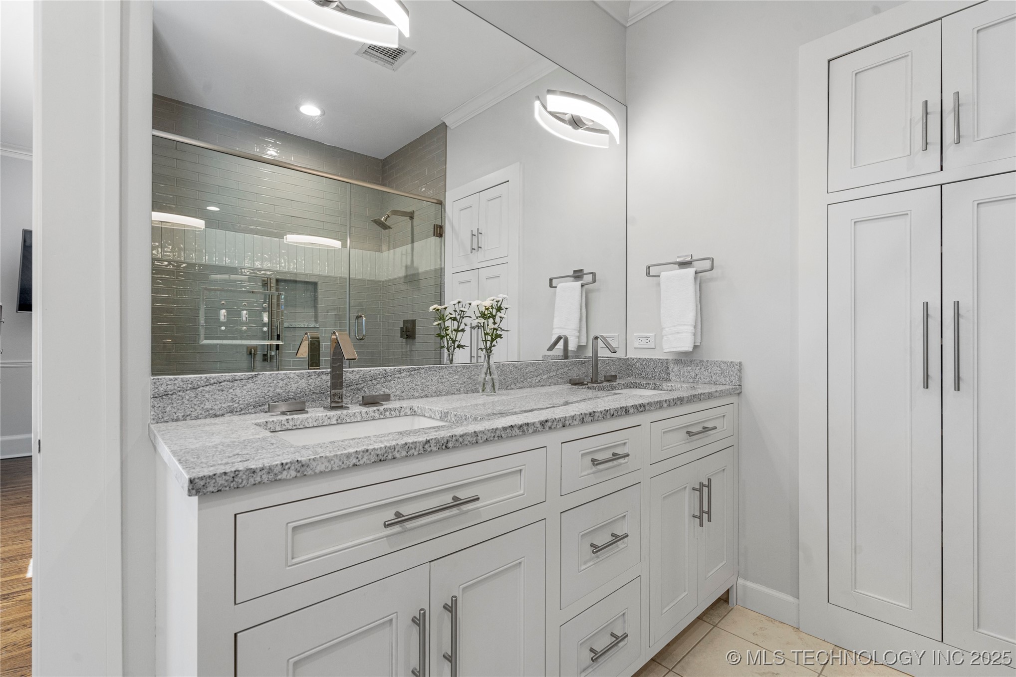 301 E 20th Street Property Photo 57