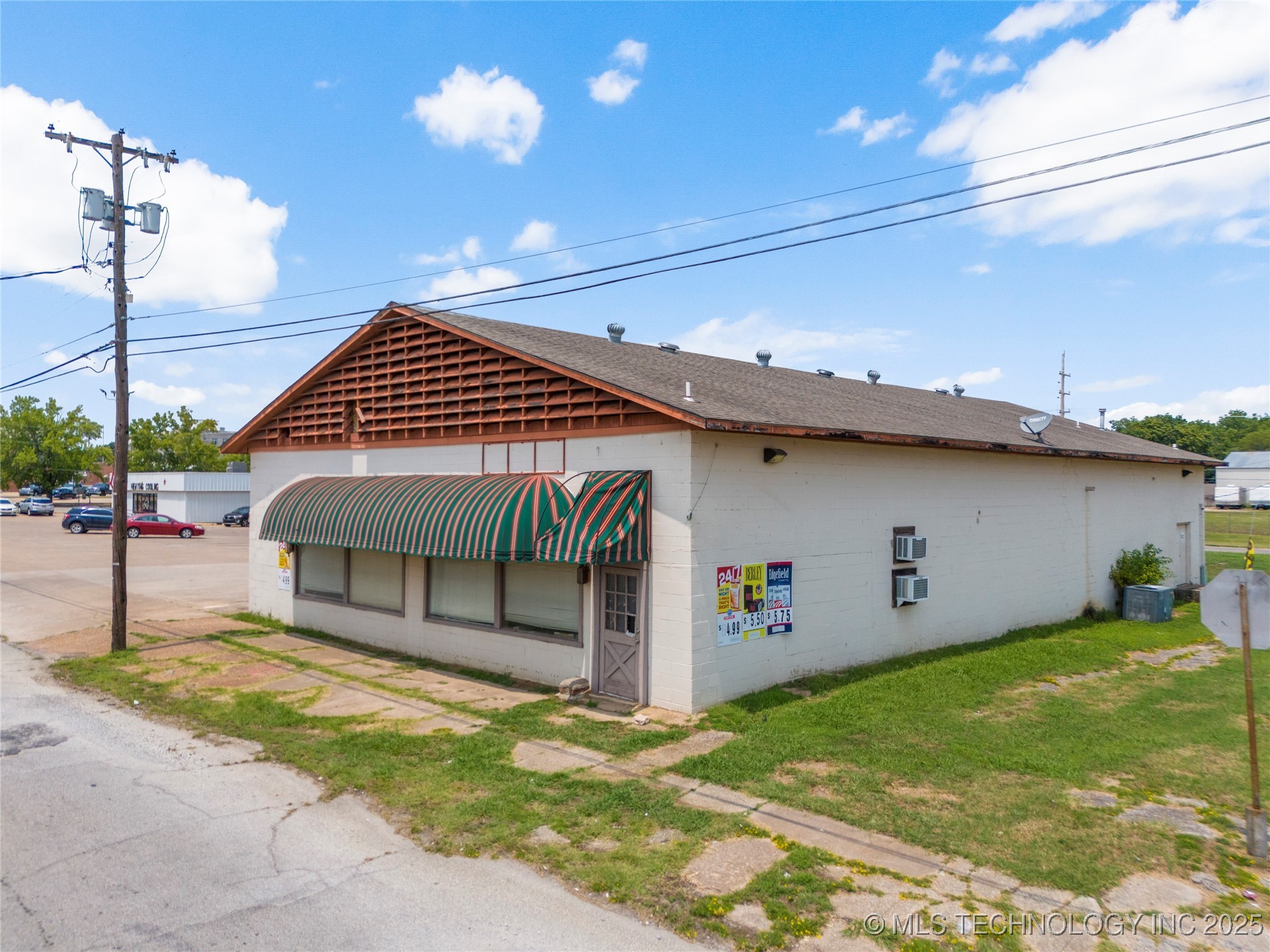 215 E 5th Street Property Photo 4