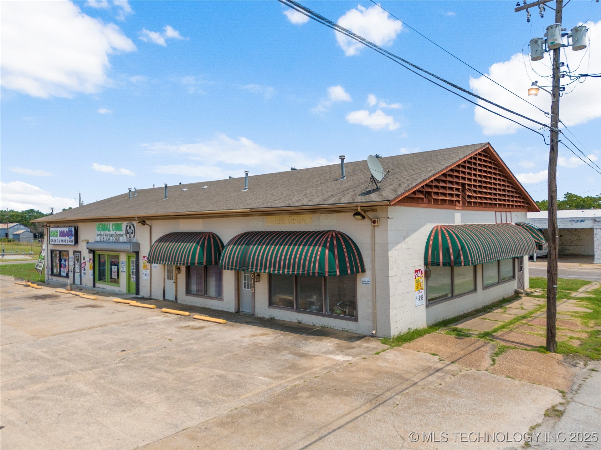 215 E 5th Street Property Photo 5