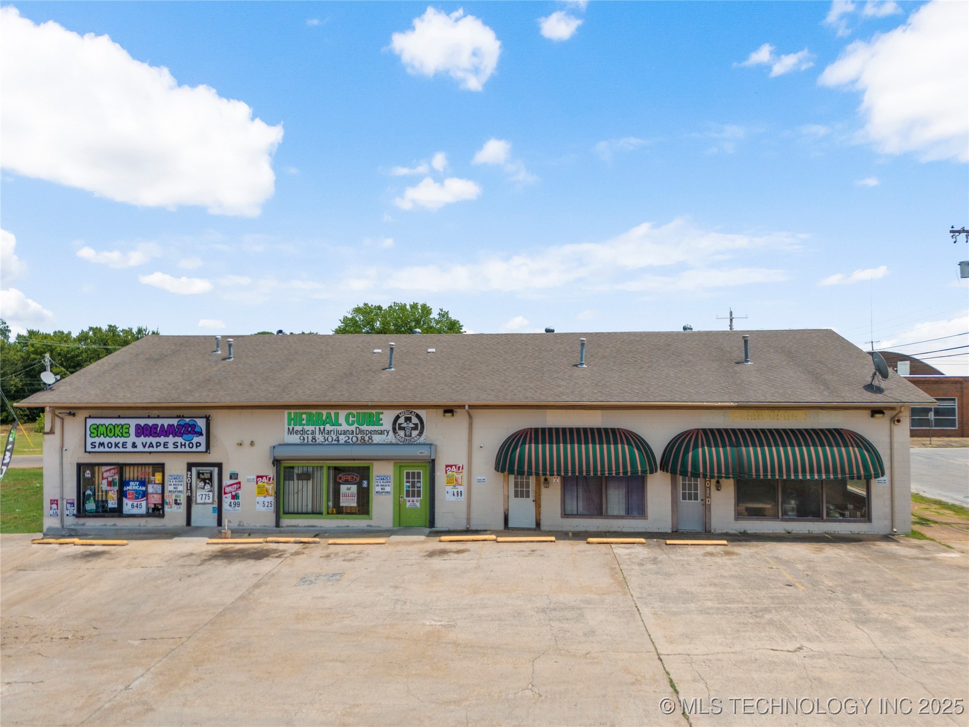 215 E 5th Street Property Photo 6