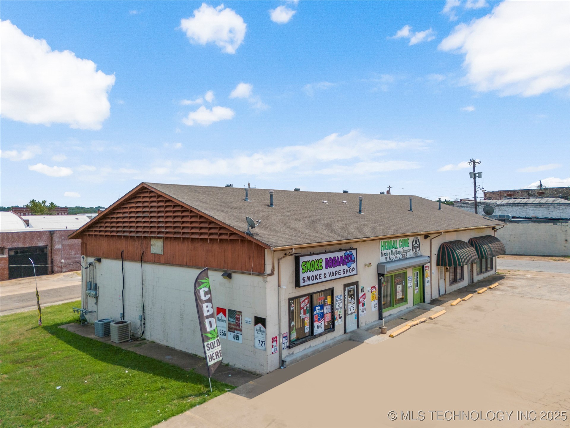 215 E 5th Street Property Photo 8