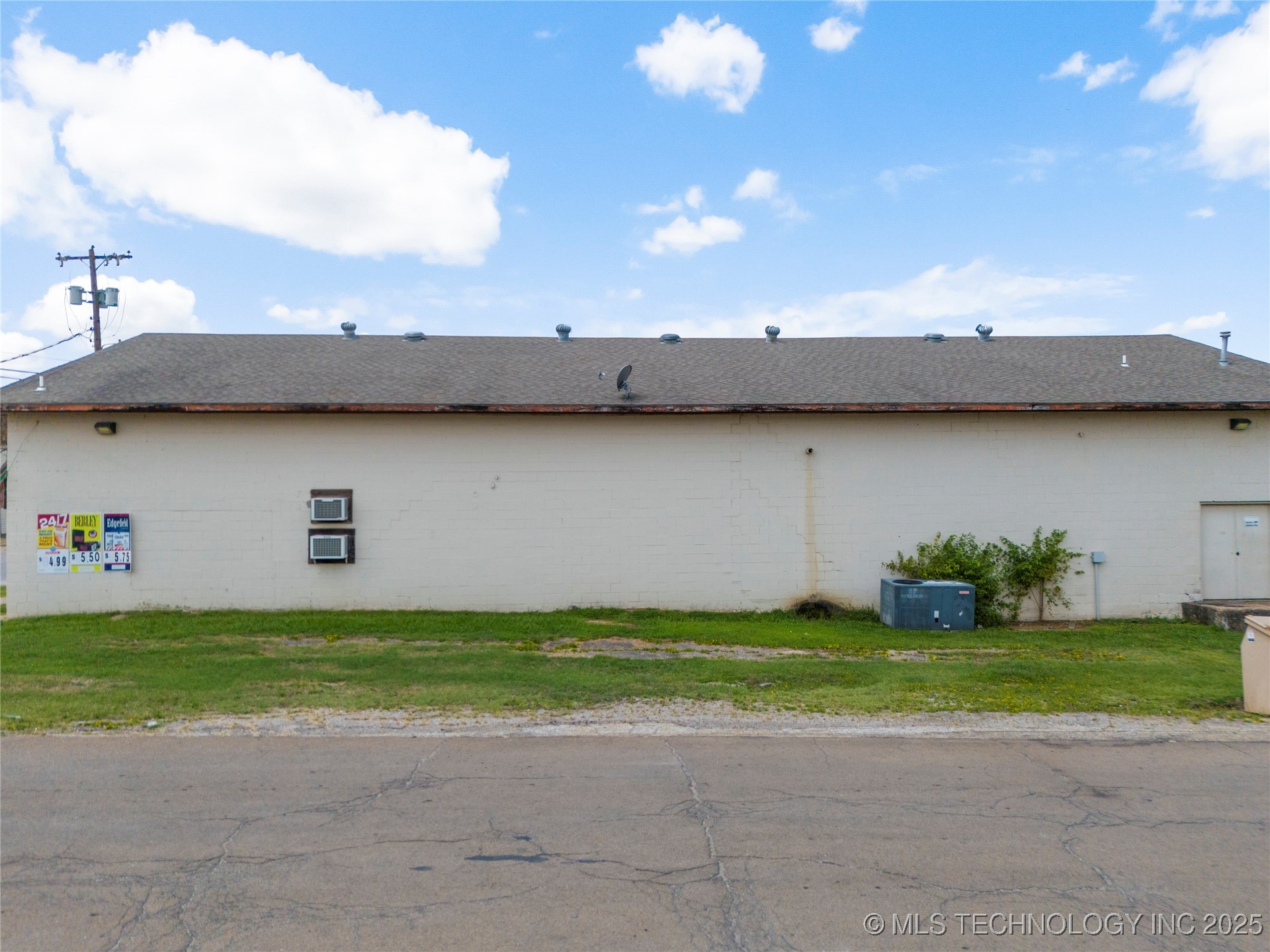 215 E 5th Street Property Photo 11