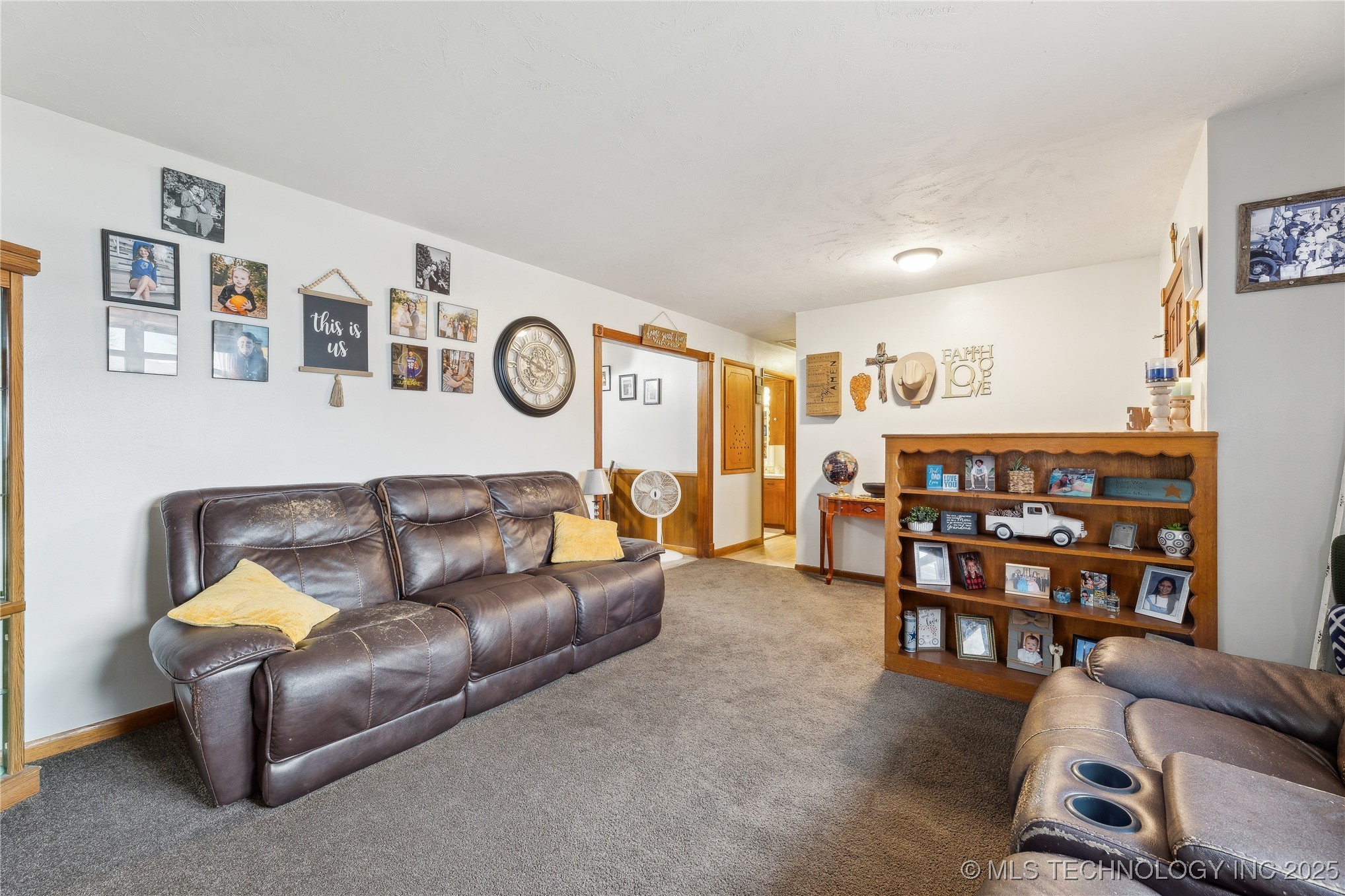 516 E Highview Avenue Property Photo 6