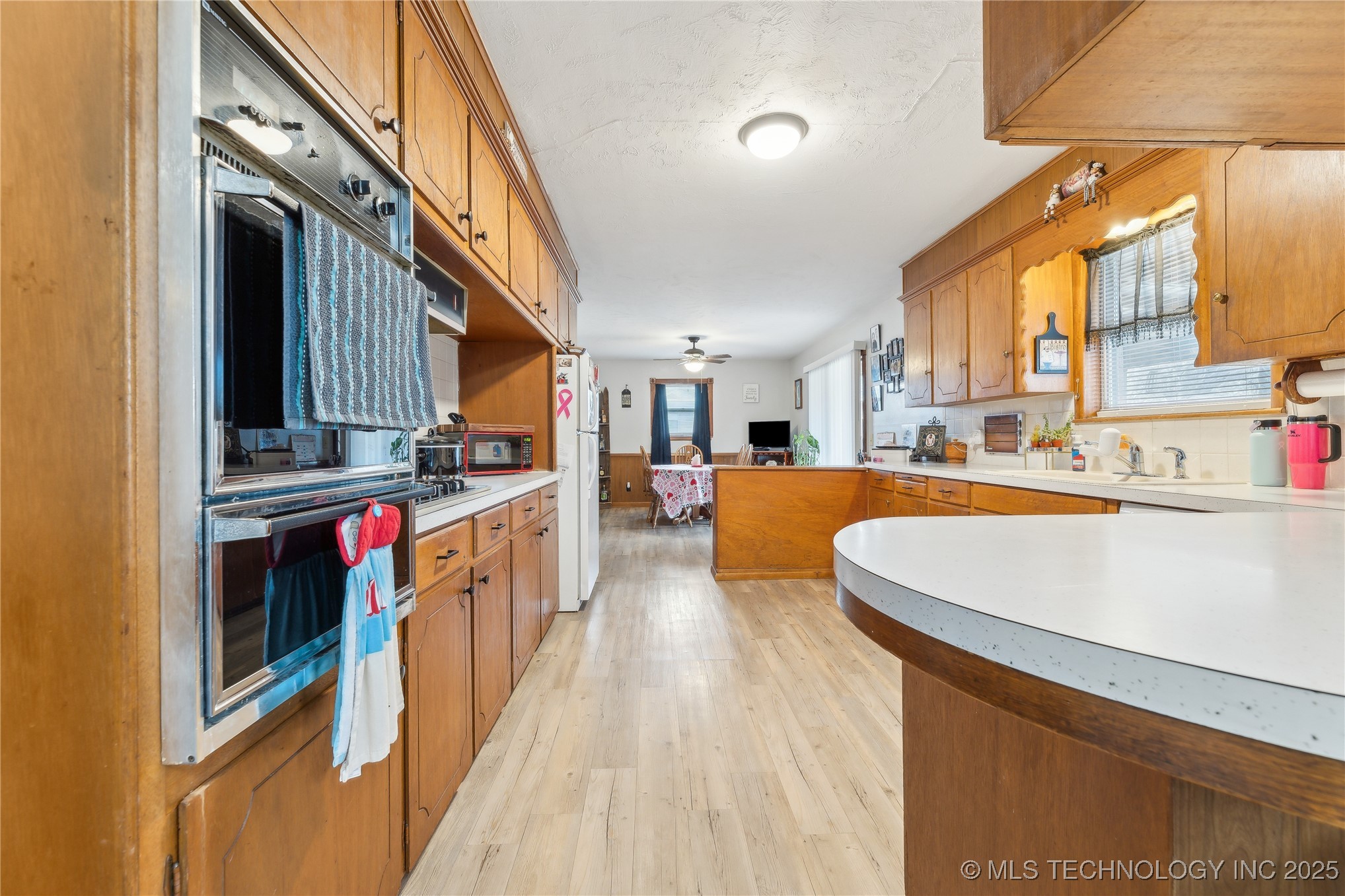 516 E Highview Avenue Property Photo 8