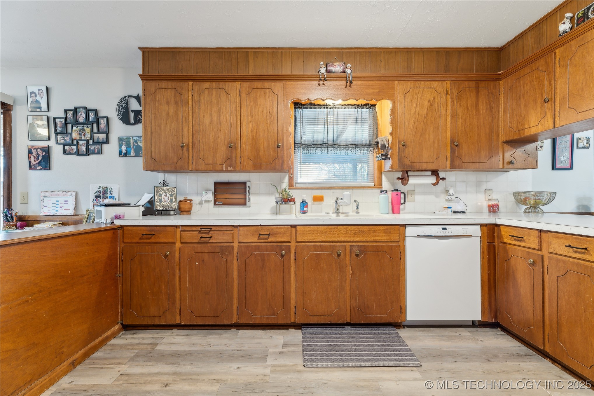 516 E Highview Avenue Property Photo 9