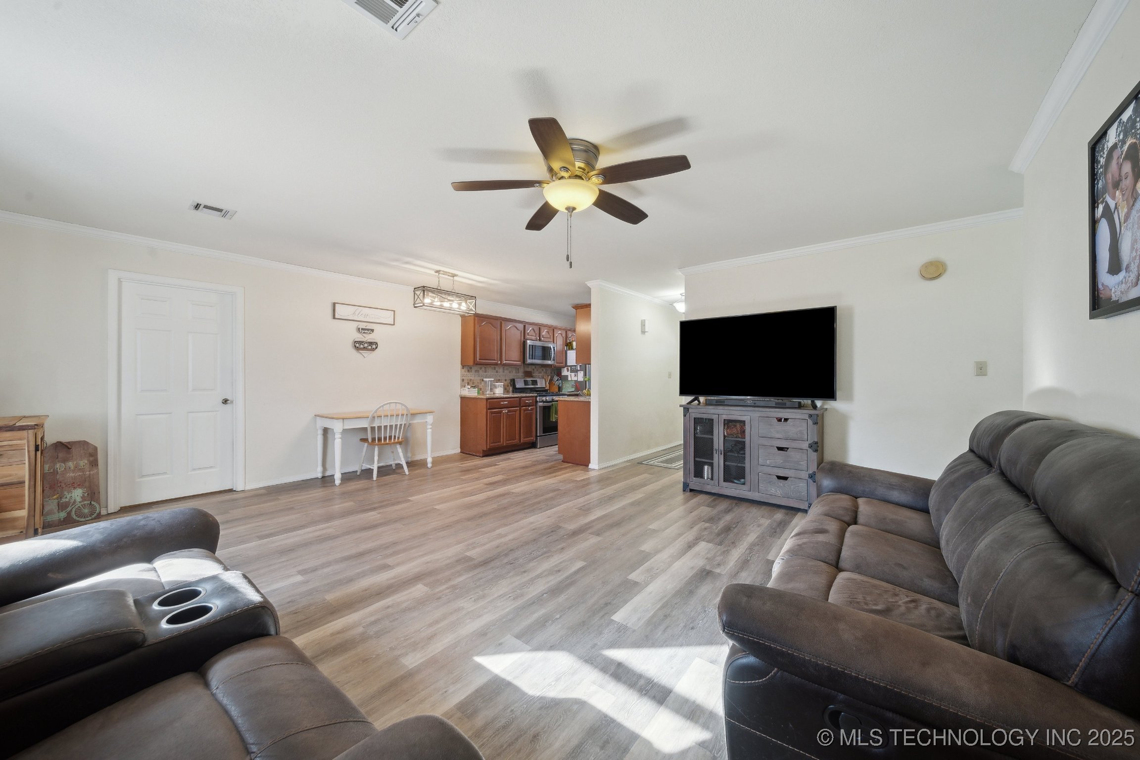 112 E Prairie Street Property Photo 7