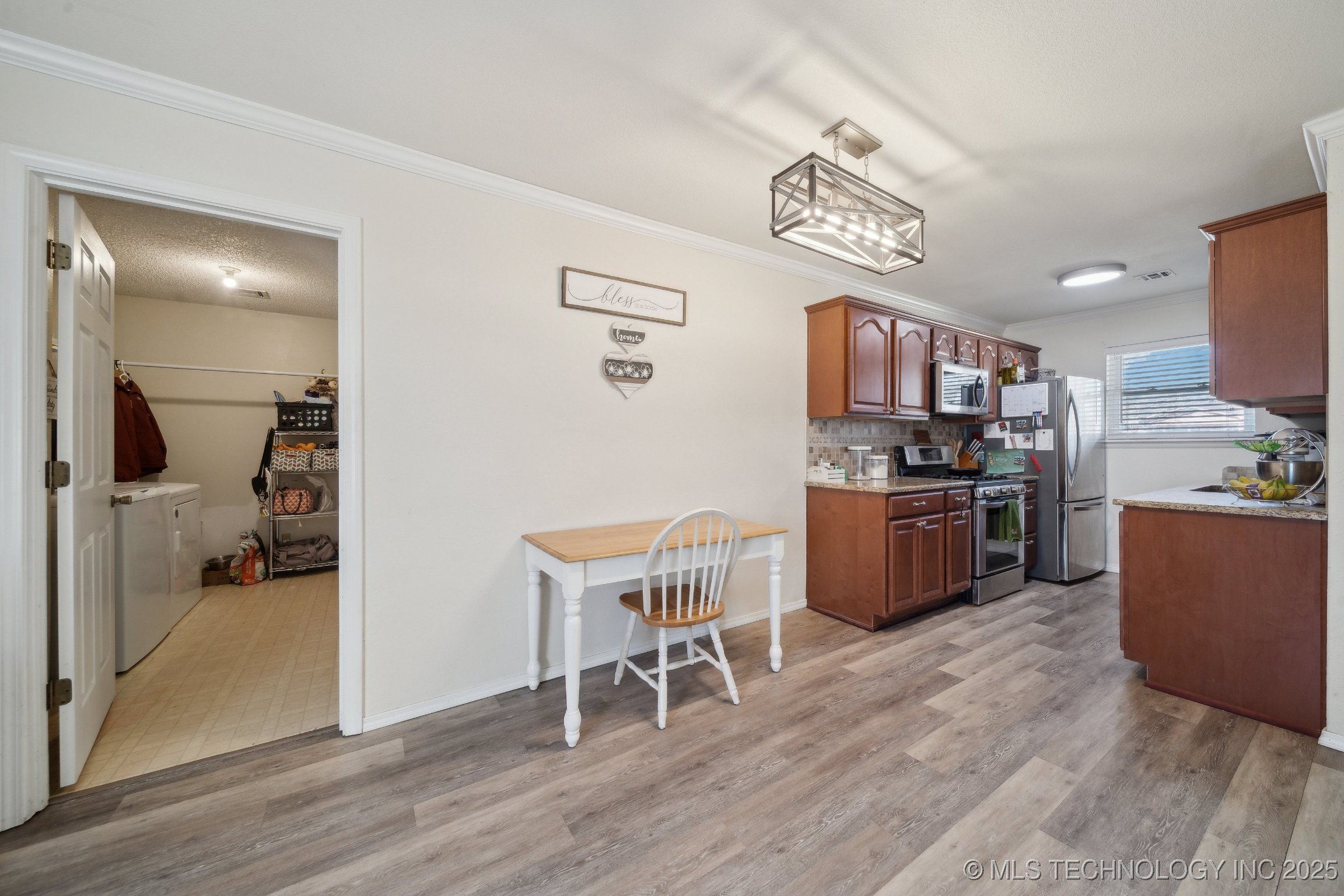 112 E Prairie Street Property Photo 8