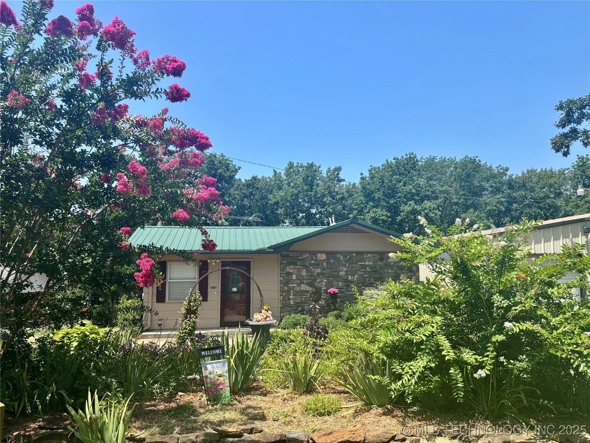 374 Cedar Tree Drive Property Photo 8