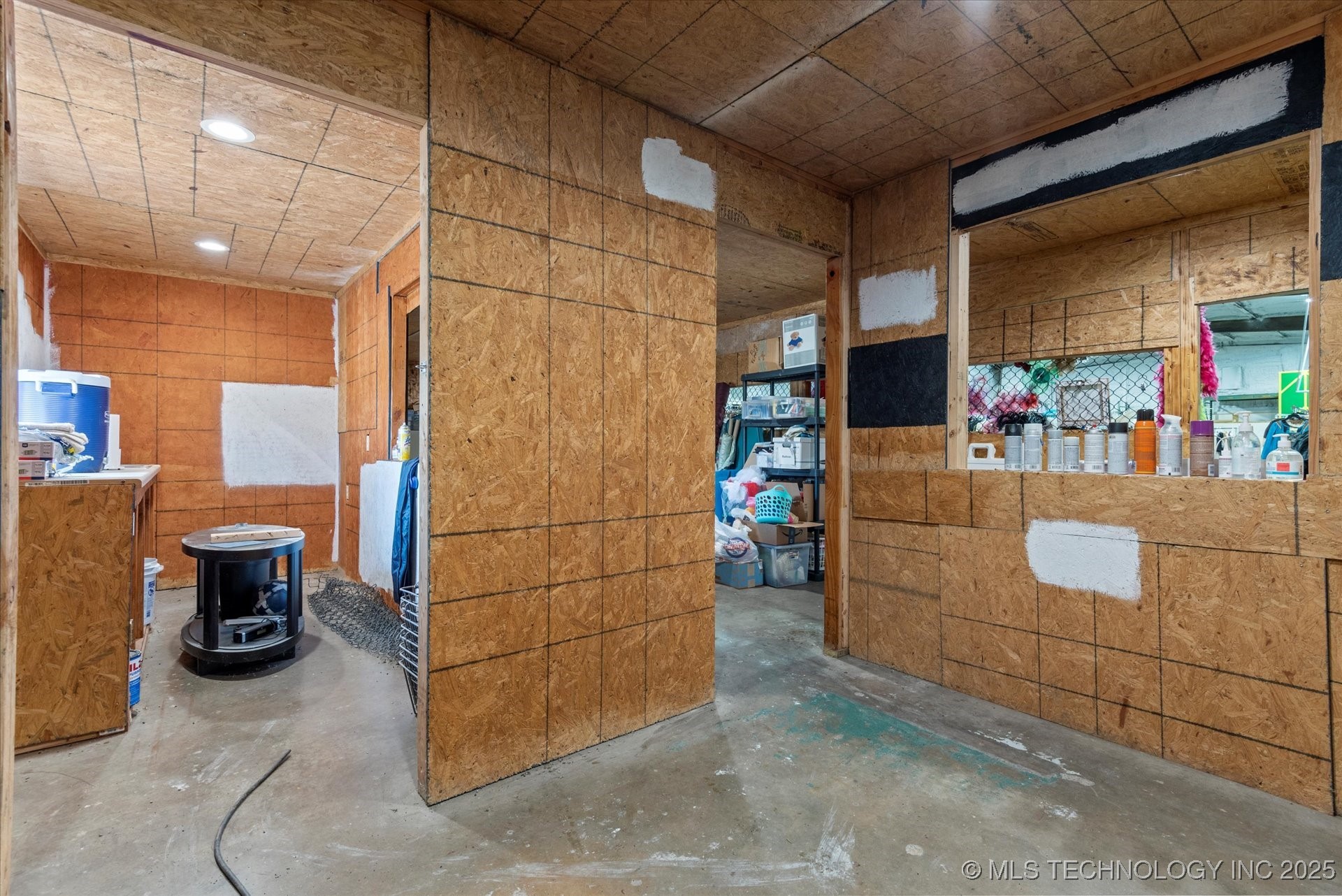 301 S Morton Avenue Property Photo 6