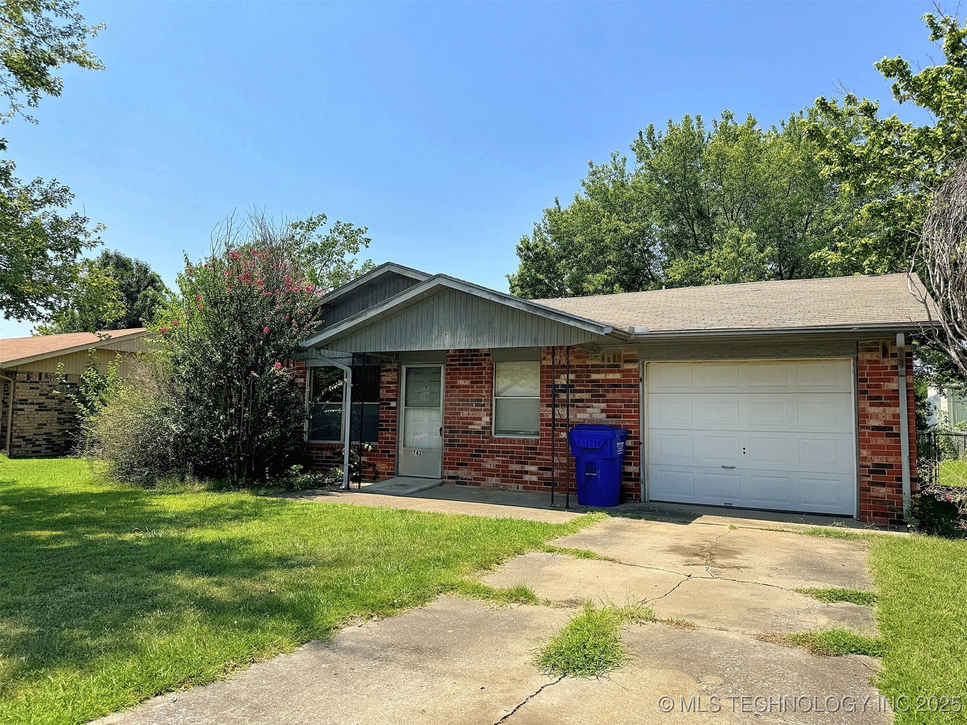 7421 N 43rd Street E Property Photo 2