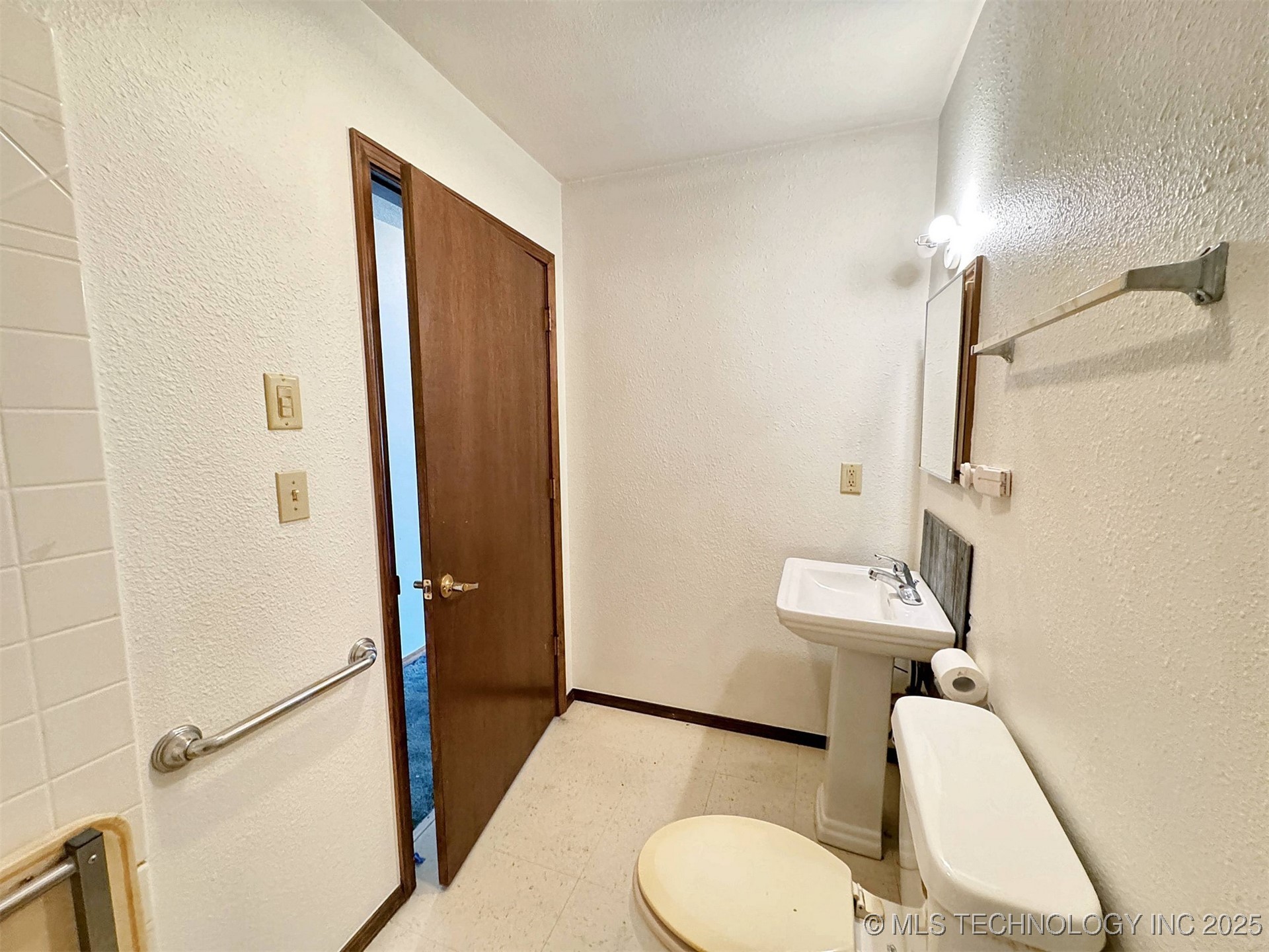 7421 N 43rd Street E Property Photo 27