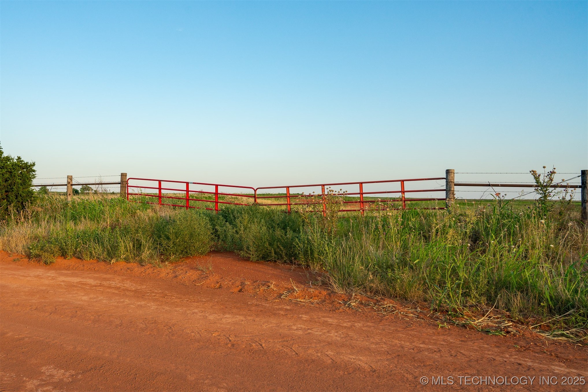 1 E 650 Road Property Photo 7