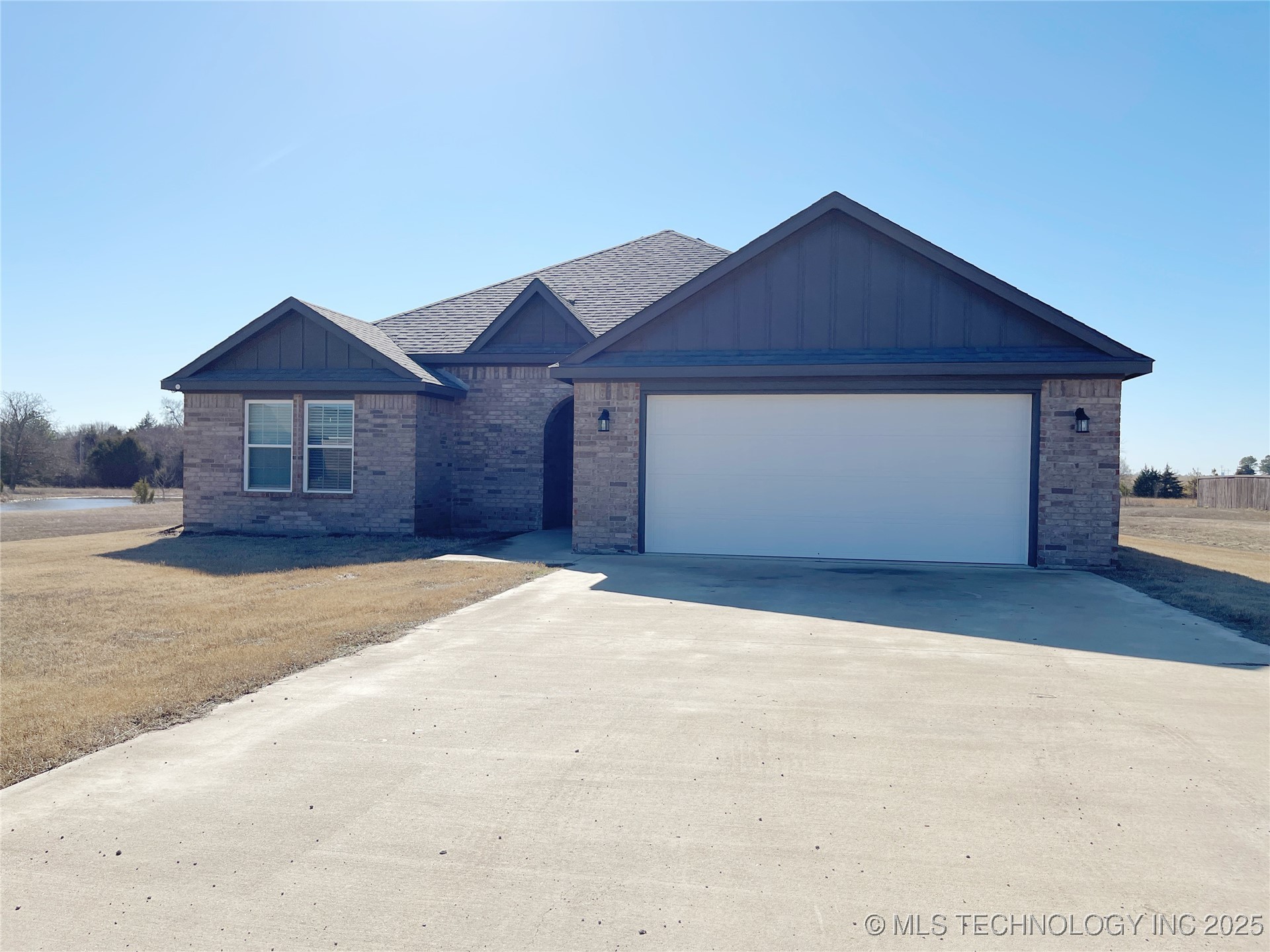 166 Paris Avenue Property Photo 3