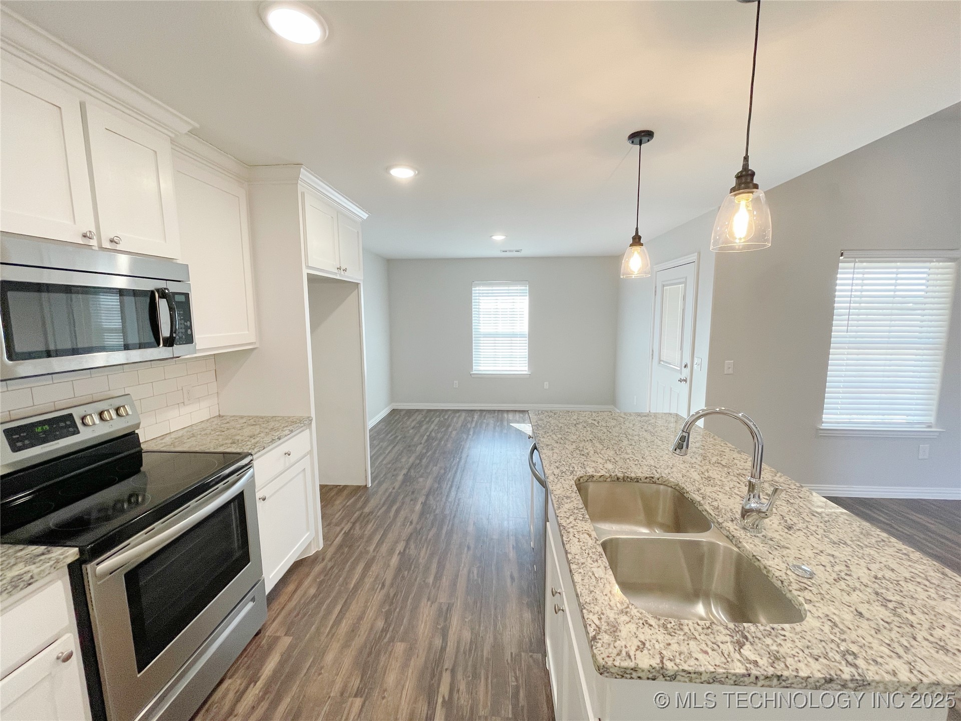 166 Paris Avenue Property Photo 10