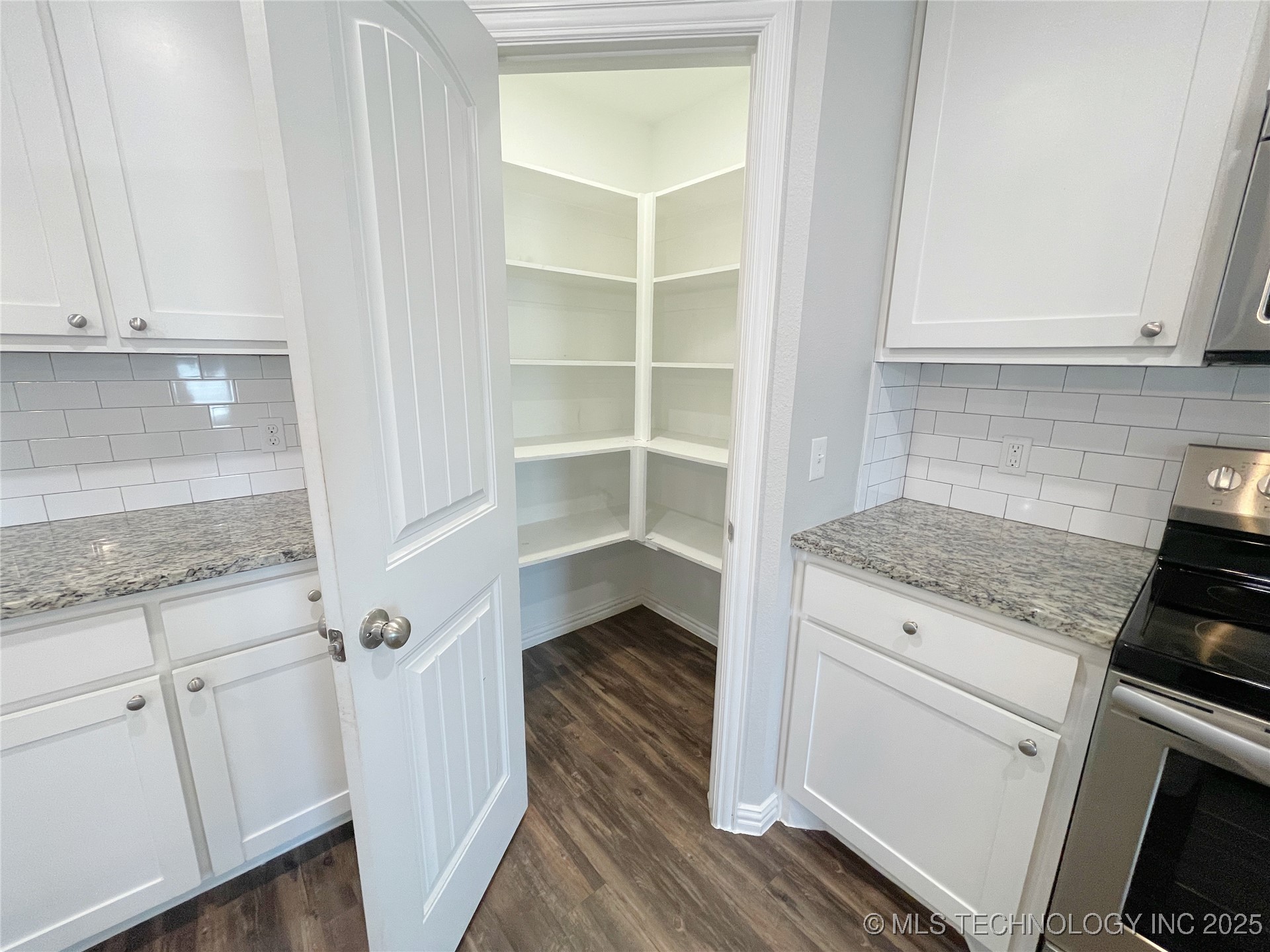 166 Paris Avenue Property Photo 11