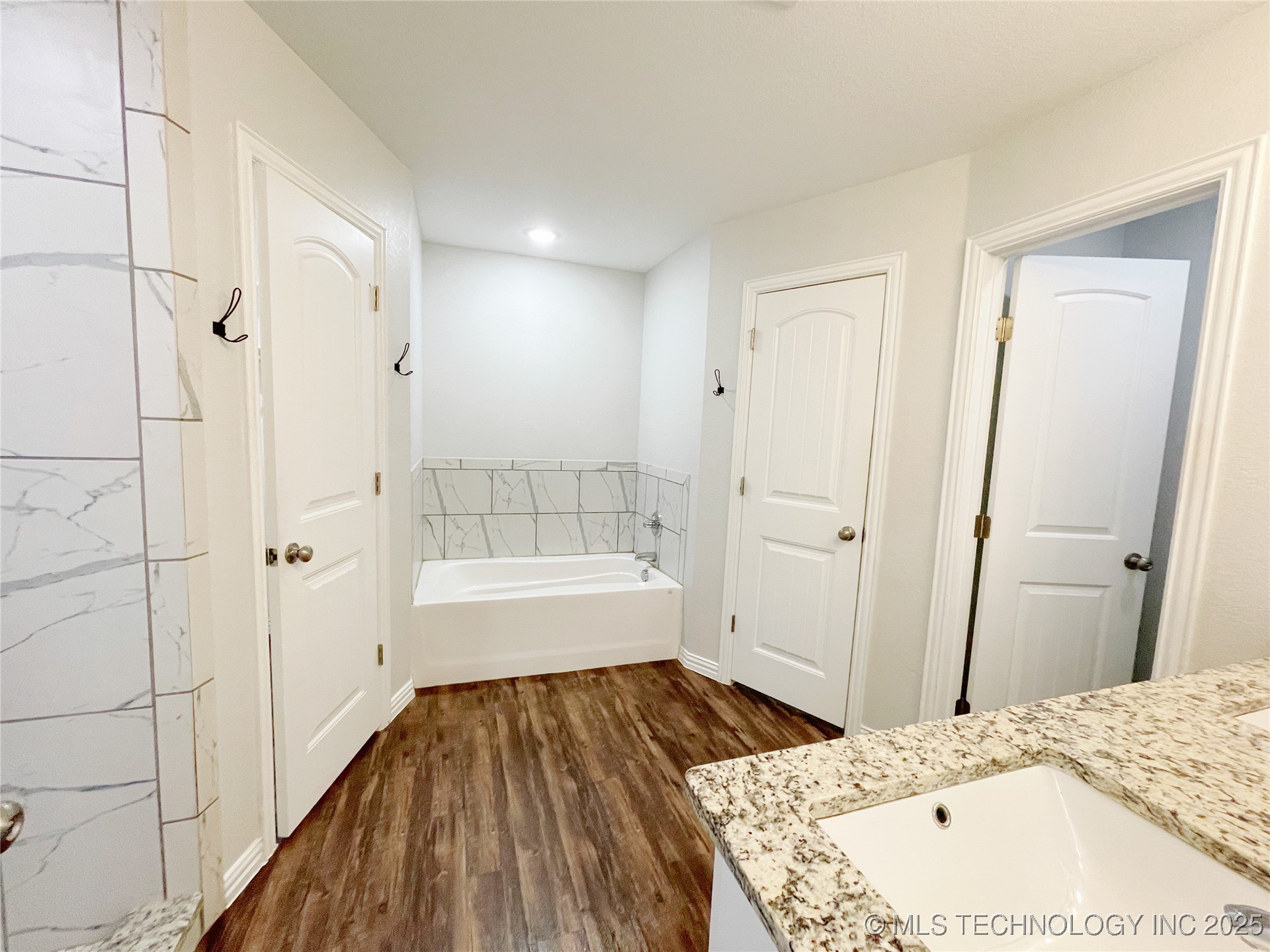 166 Paris Avenue Property Photo 18