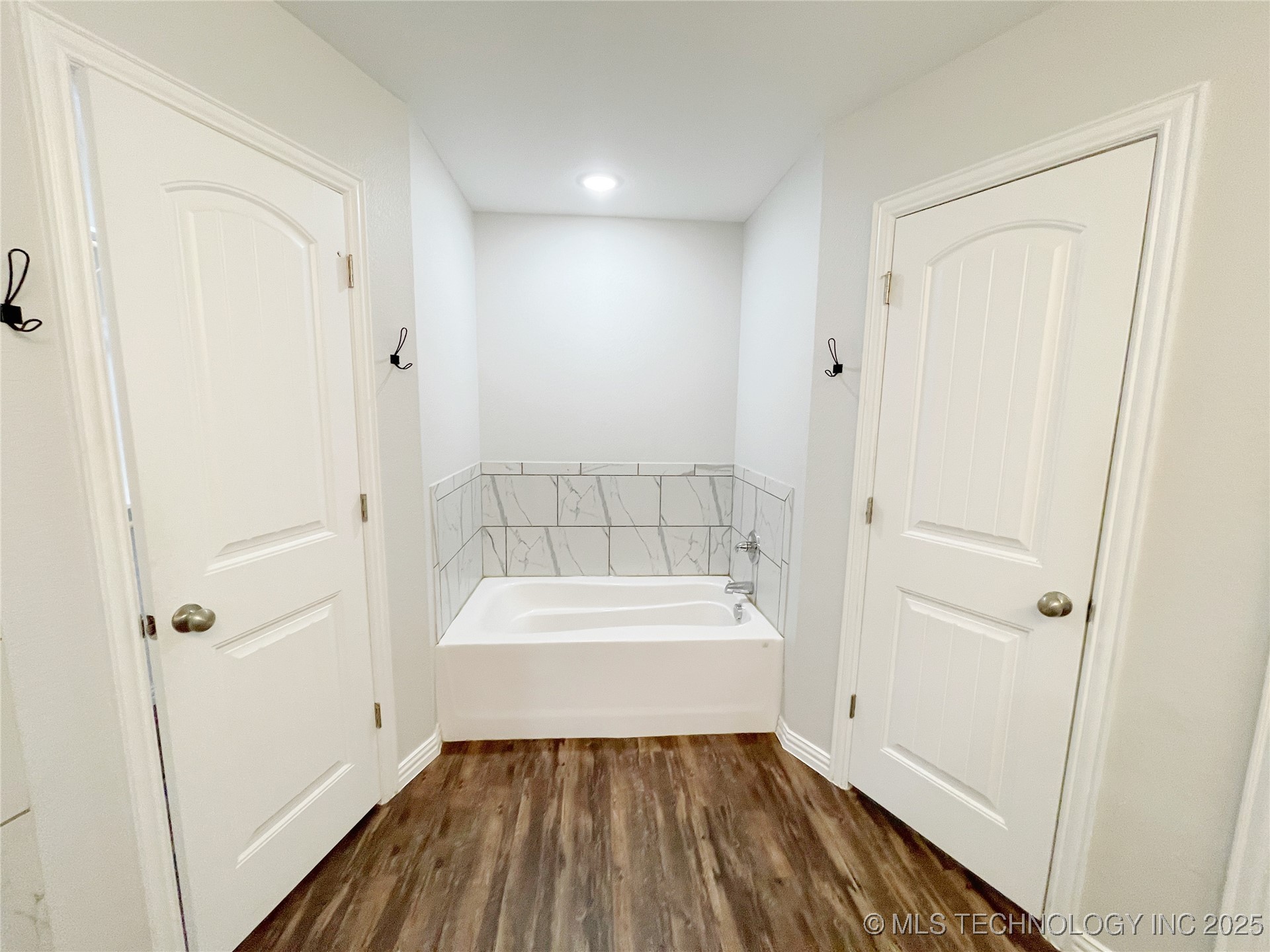 166 Paris Avenue Property Photo 19
