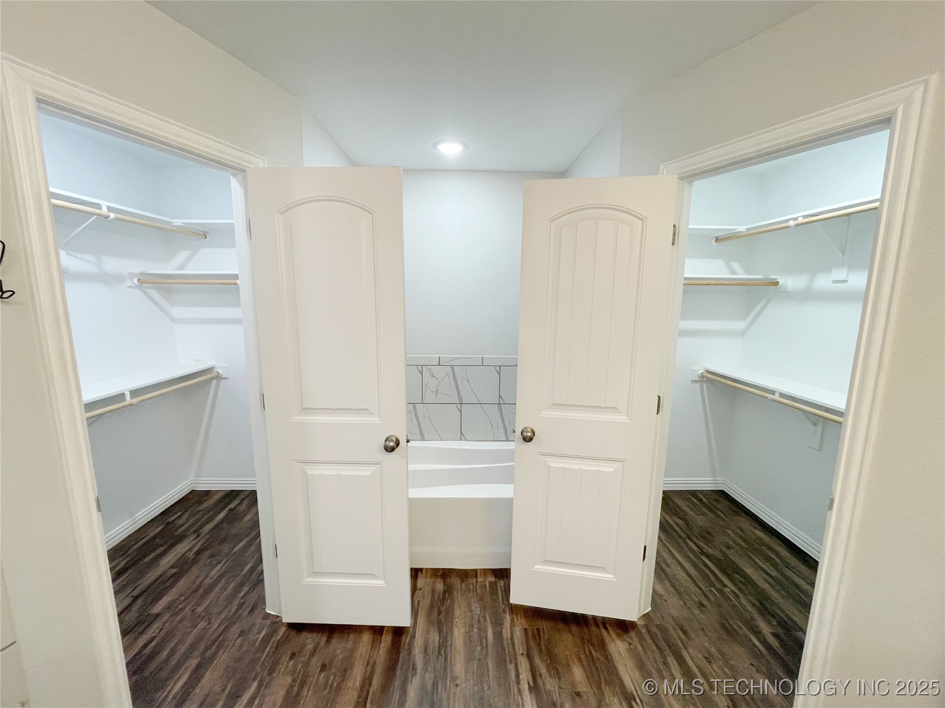 166 Paris Avenue Property Photo 20