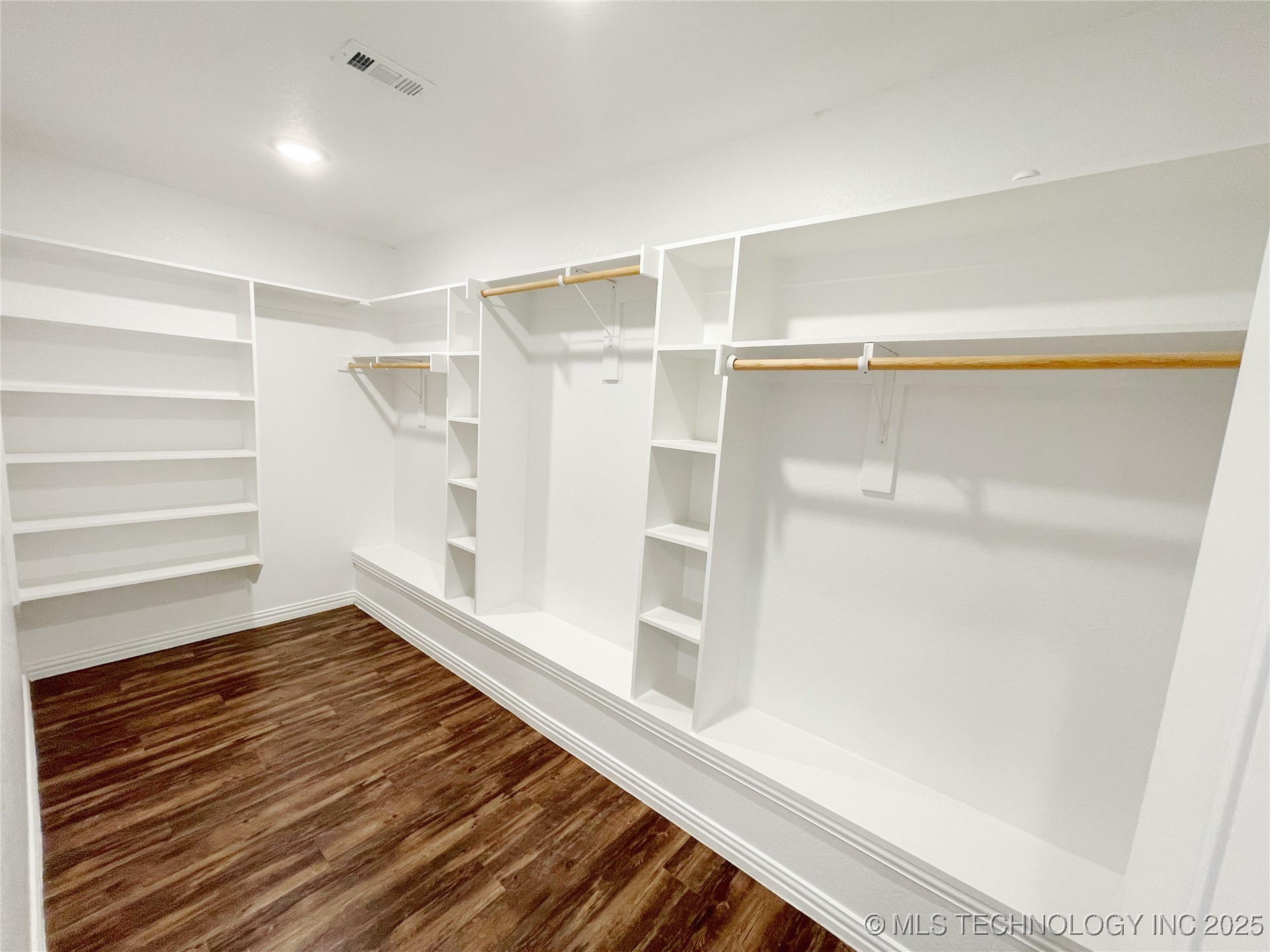 166 Paris Avenue Property Photo 23
