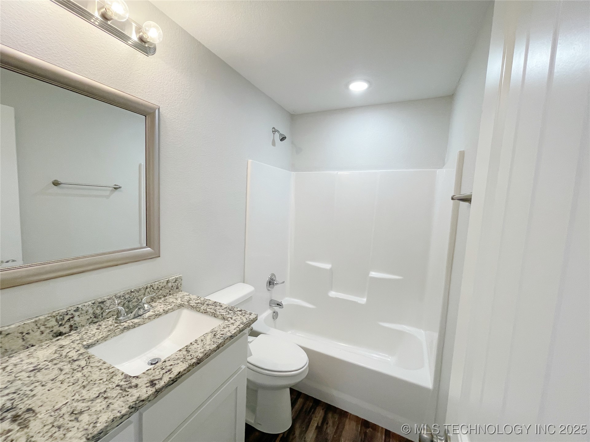 166 Paris Avenue Property Photo 24