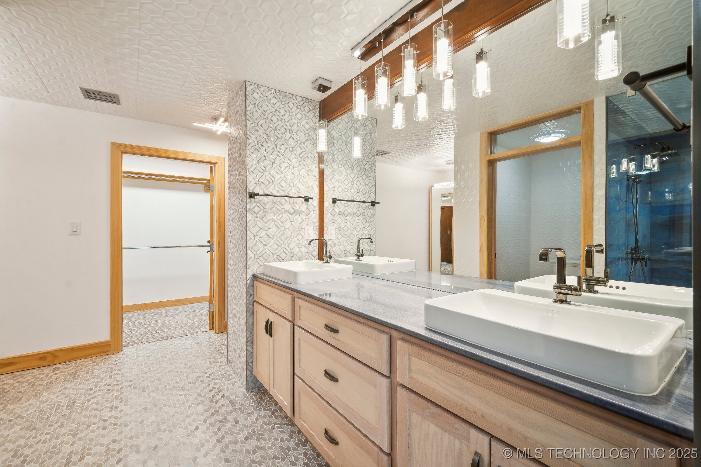 6642 E 60th Place Property Photo 16