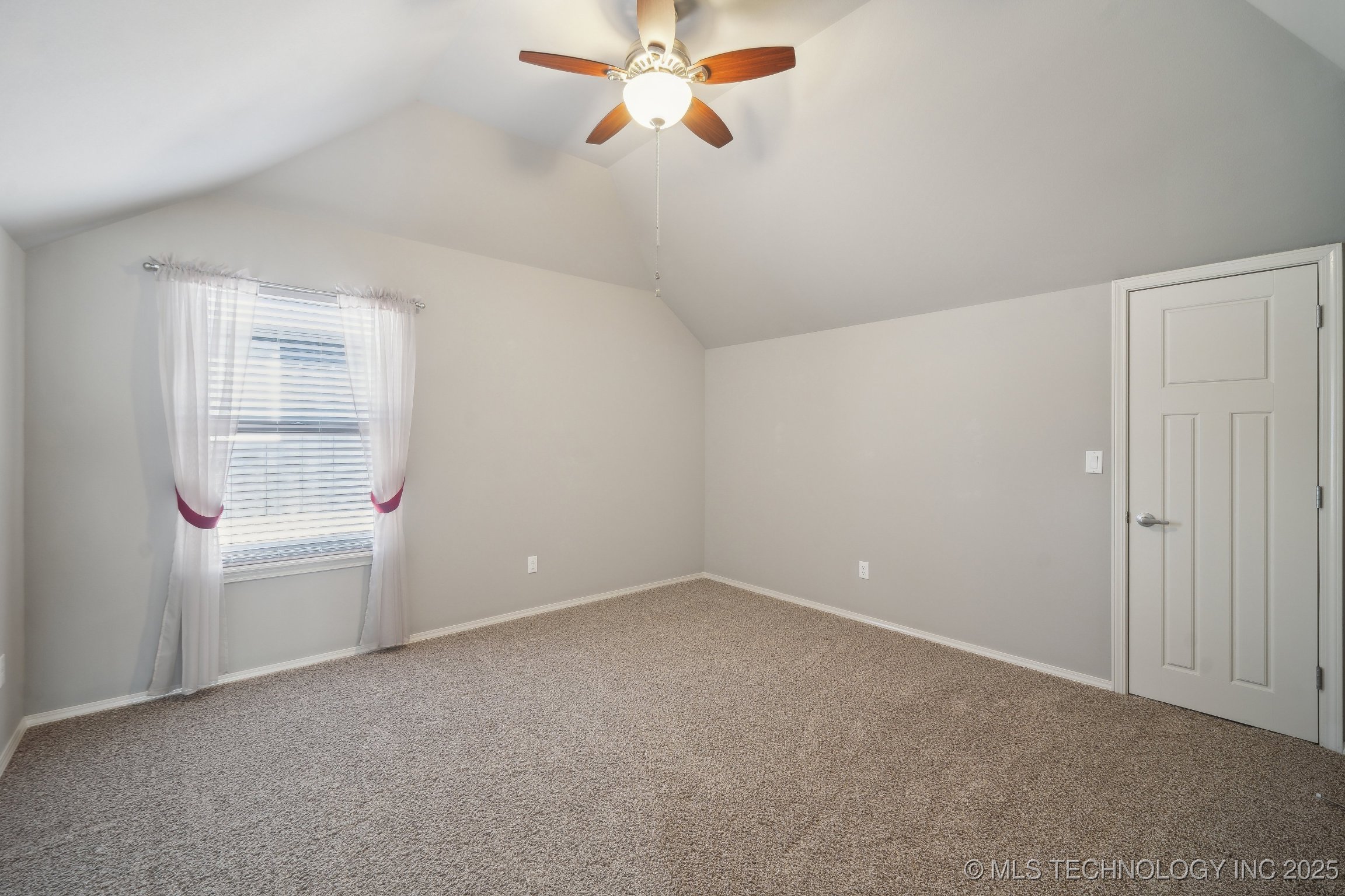 11008 S Sycamore Street Property Photo 25